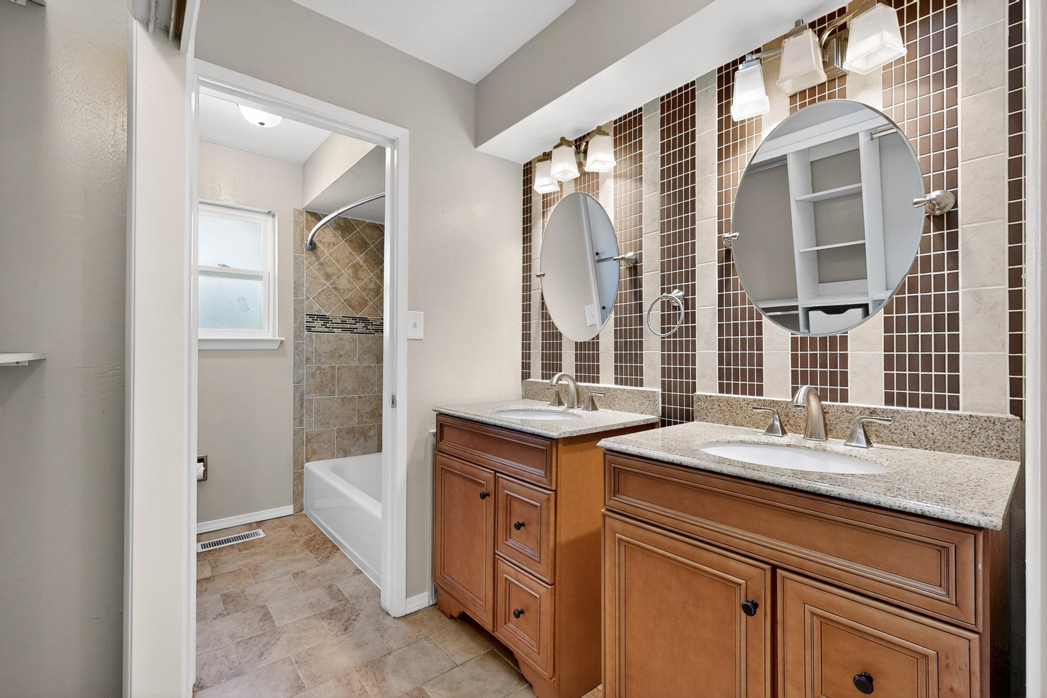 9141 HILTON Avenue NE