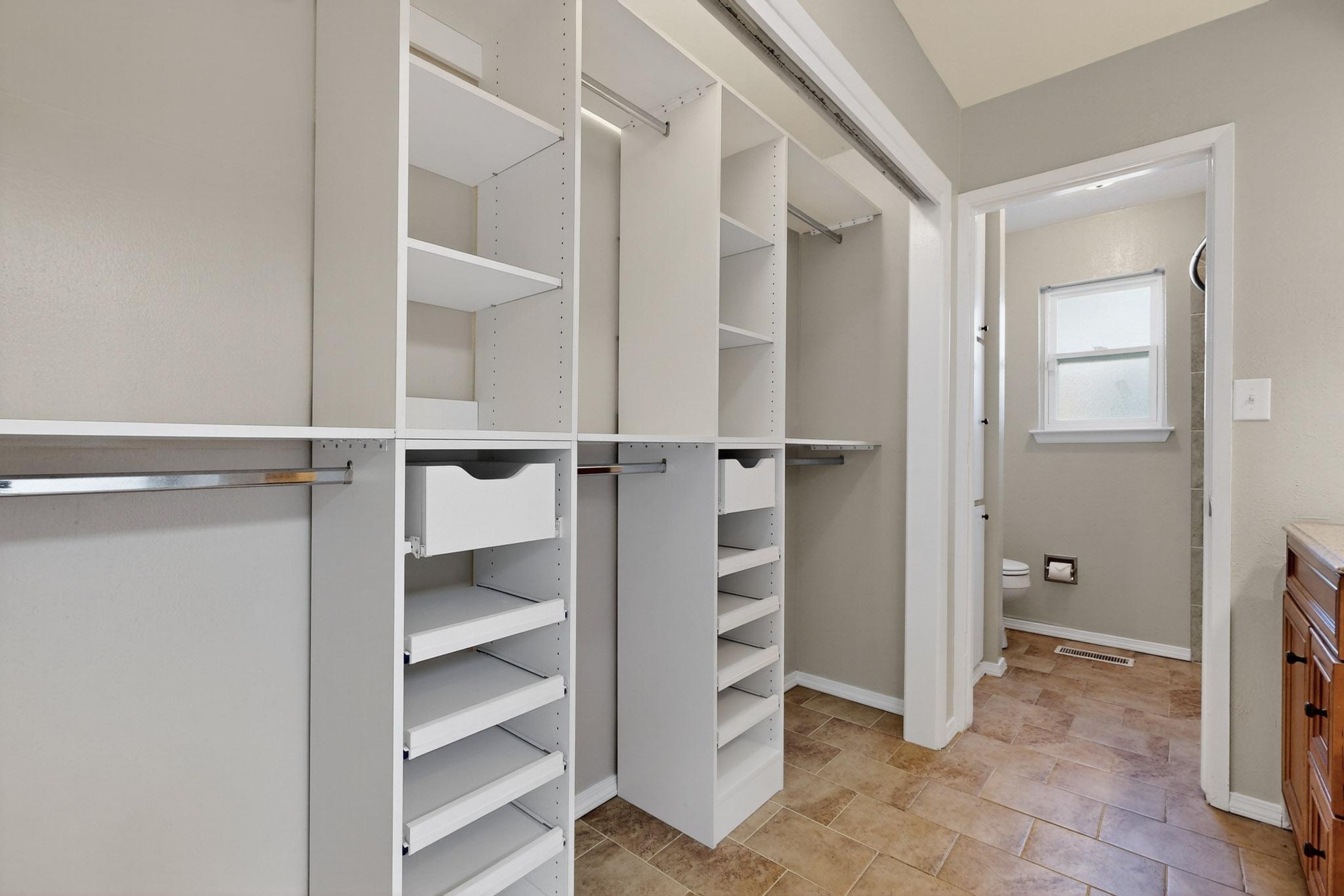 9141 HILTON Avenue NE