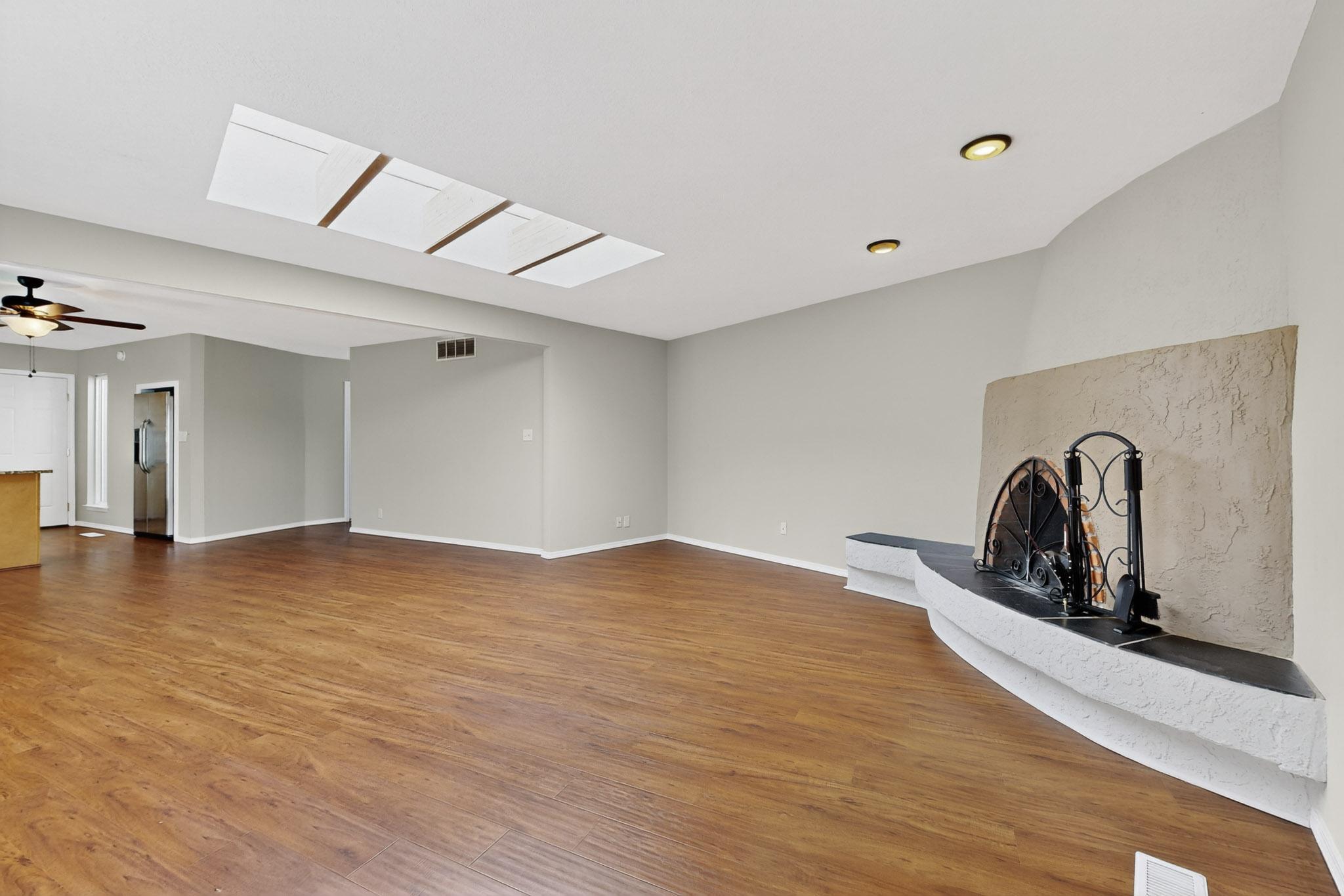 9141 HILTON Avenue NE