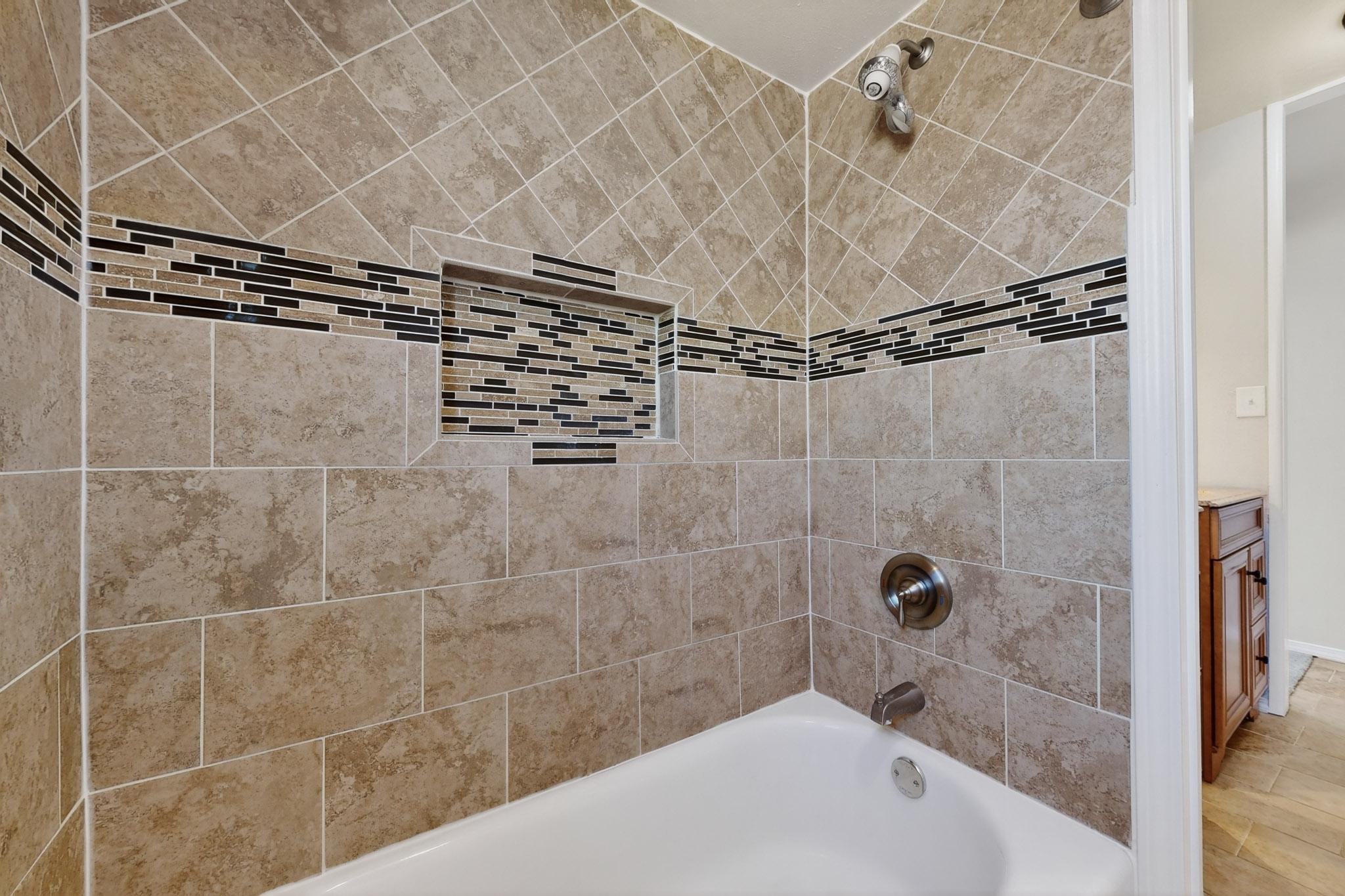 9141 HILTON Avenue NE