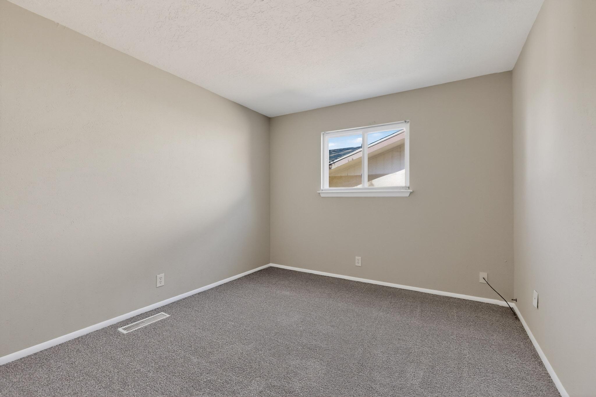 9141 HILTON Avenue NE