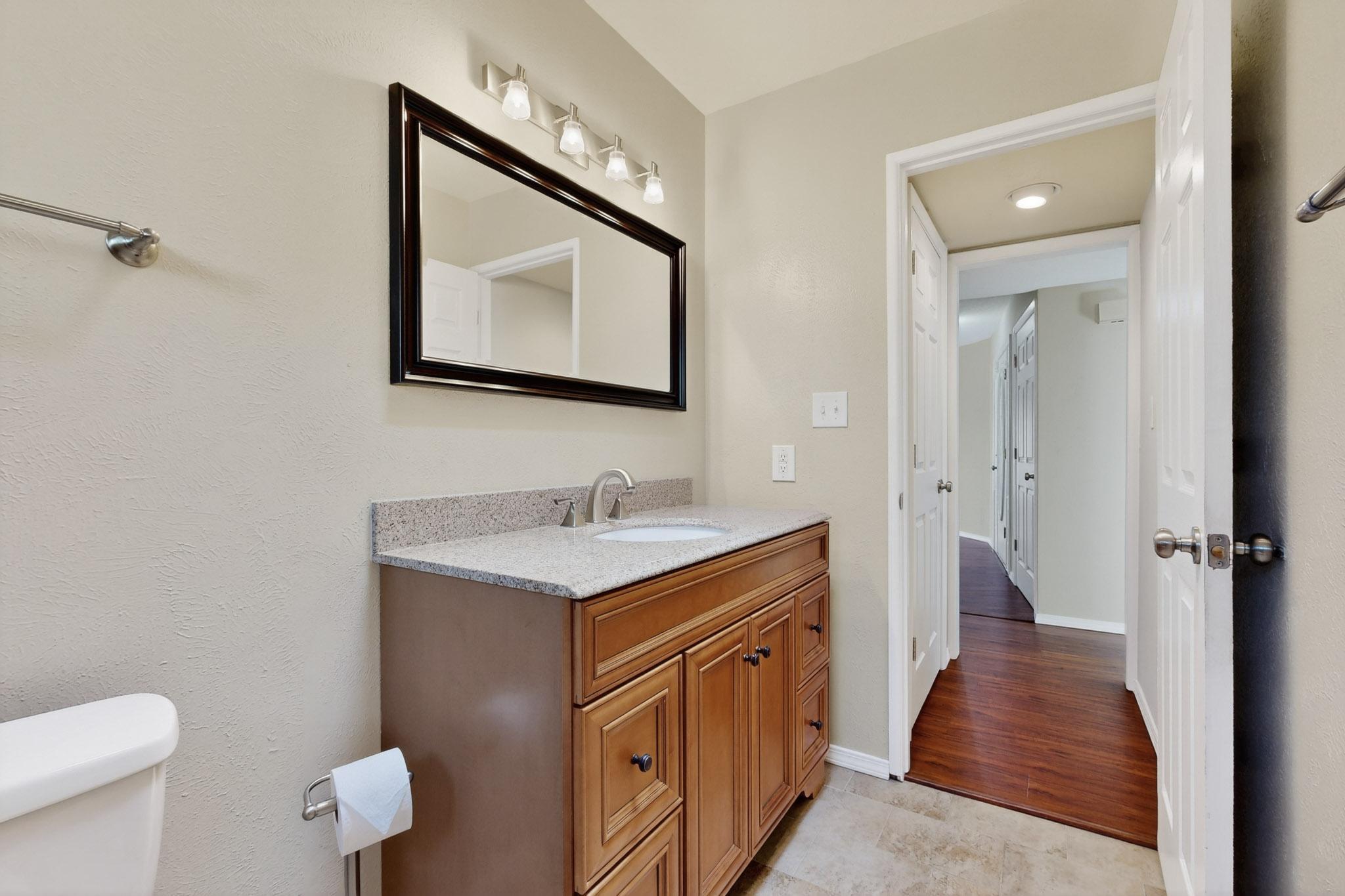 9141 HILTON Avenue NE