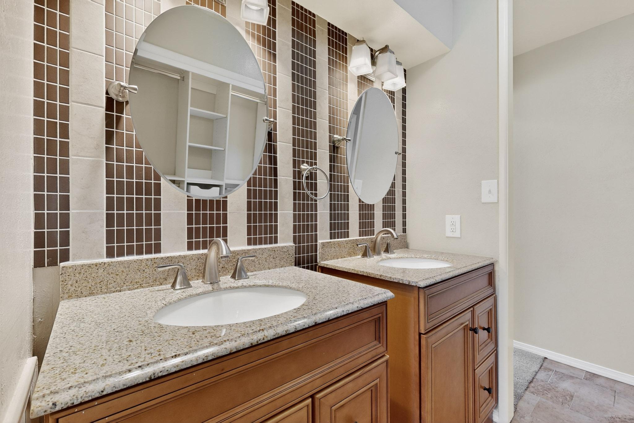 9141 HILTON Avenue NE