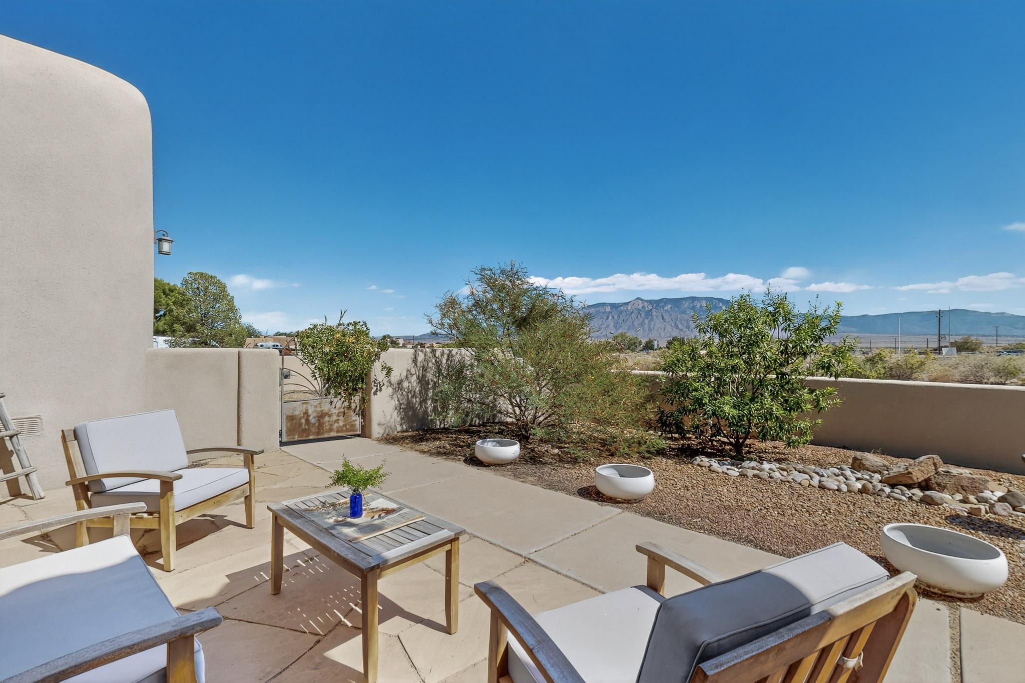 525 MONTERREY Road NE