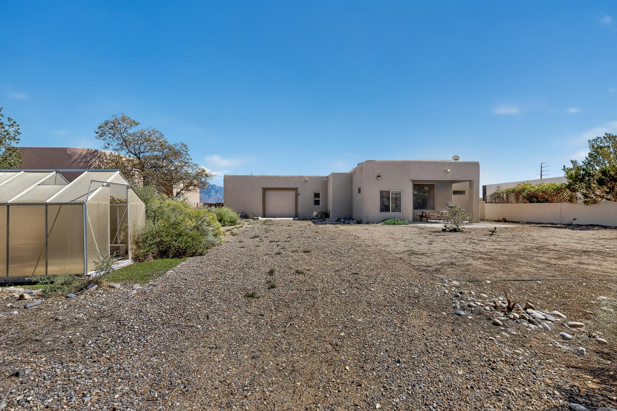 525 MONTERREY Road NE