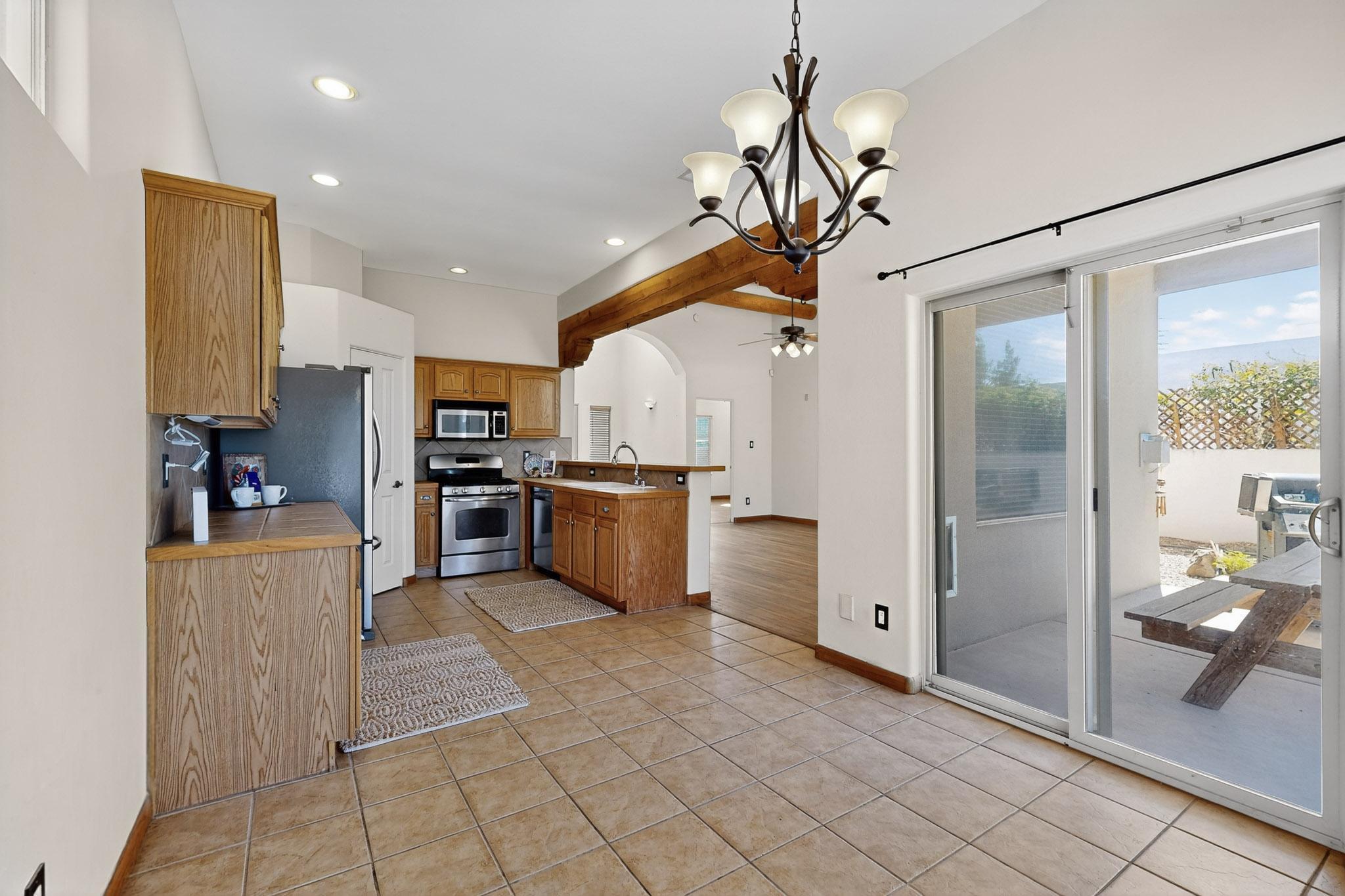 525 MONTERREY Road NE