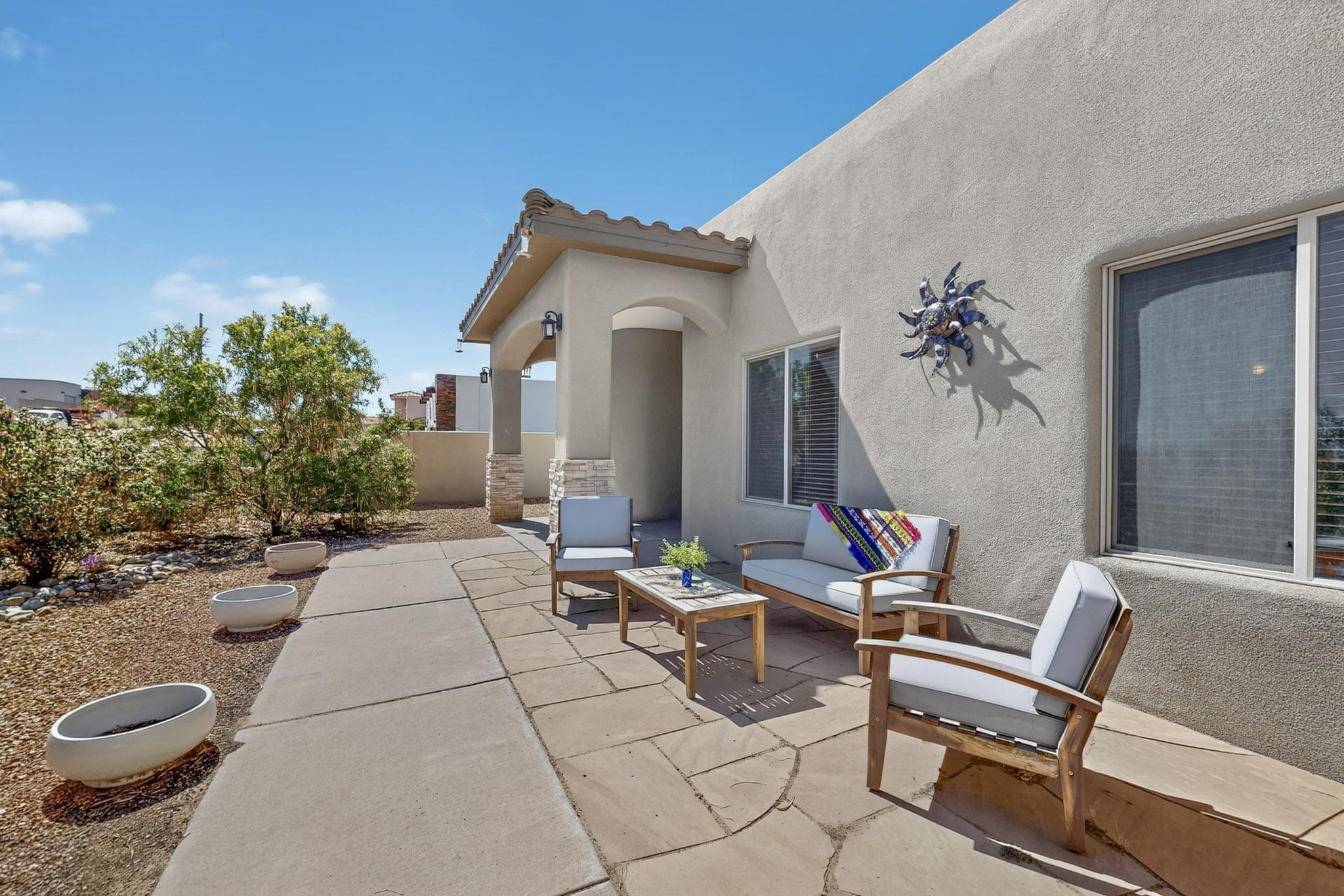 525 MONTERREY Road NE