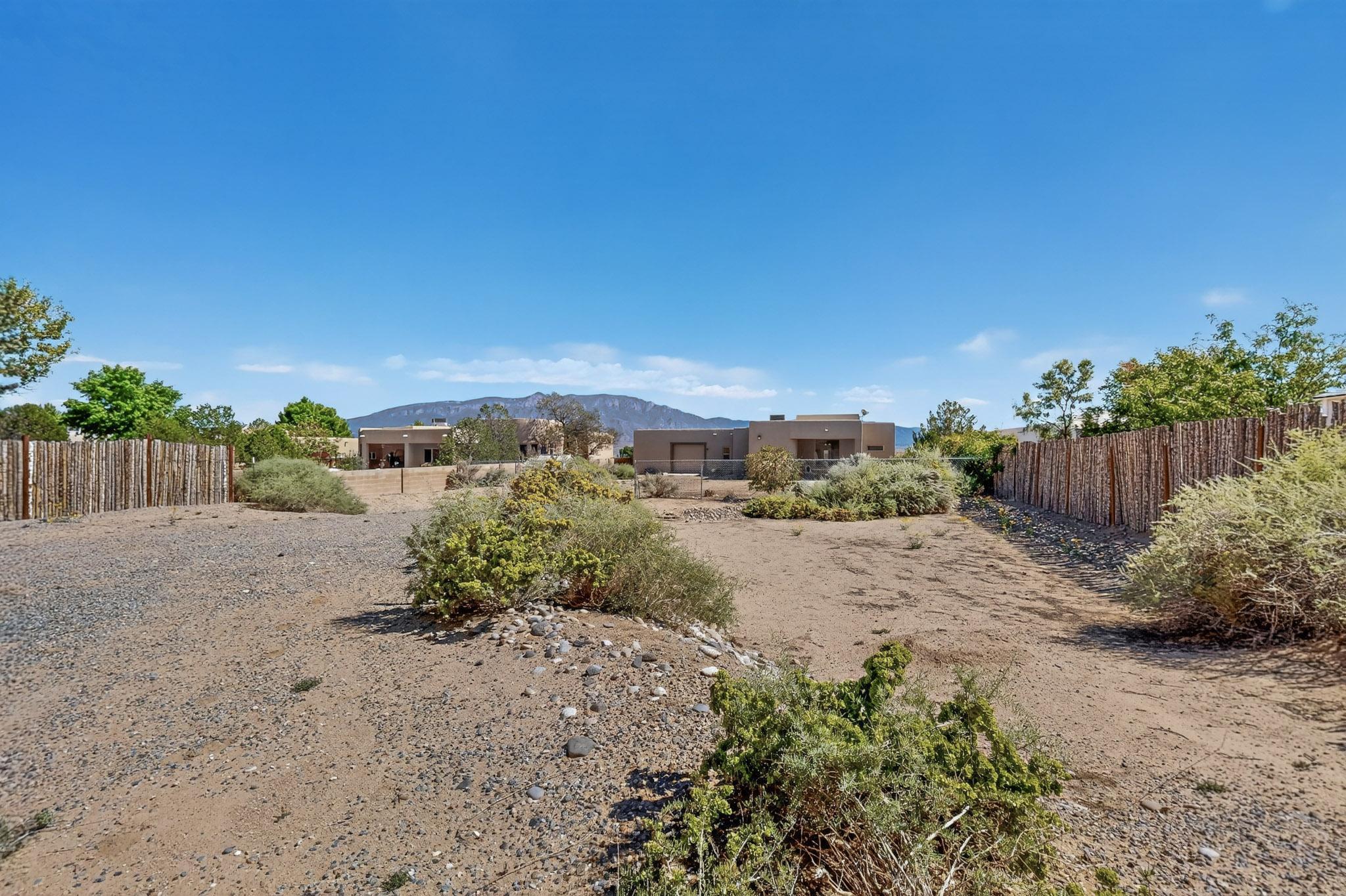 525 MONTERREY Road NE