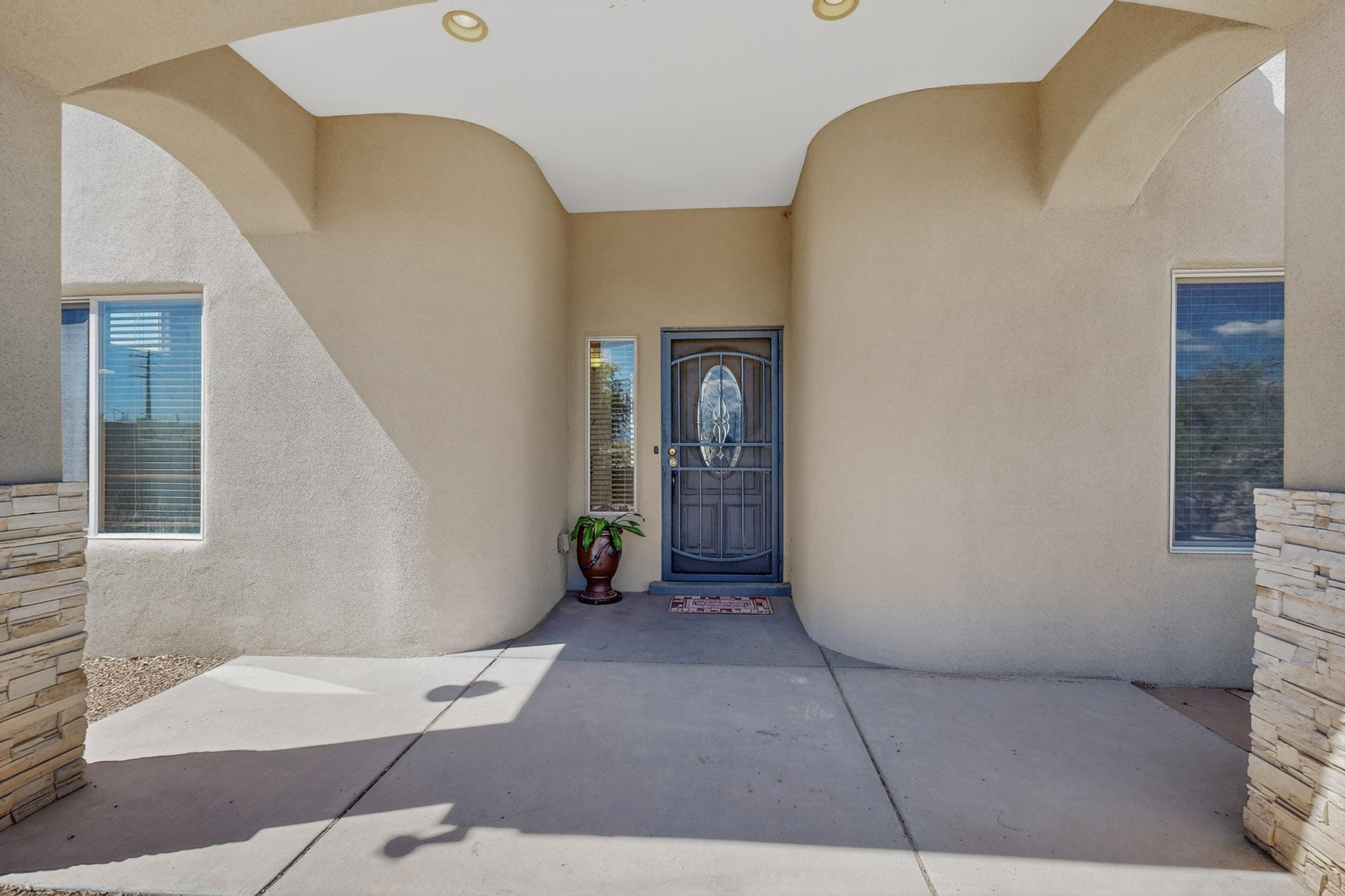 525 MONTERREY Road NE