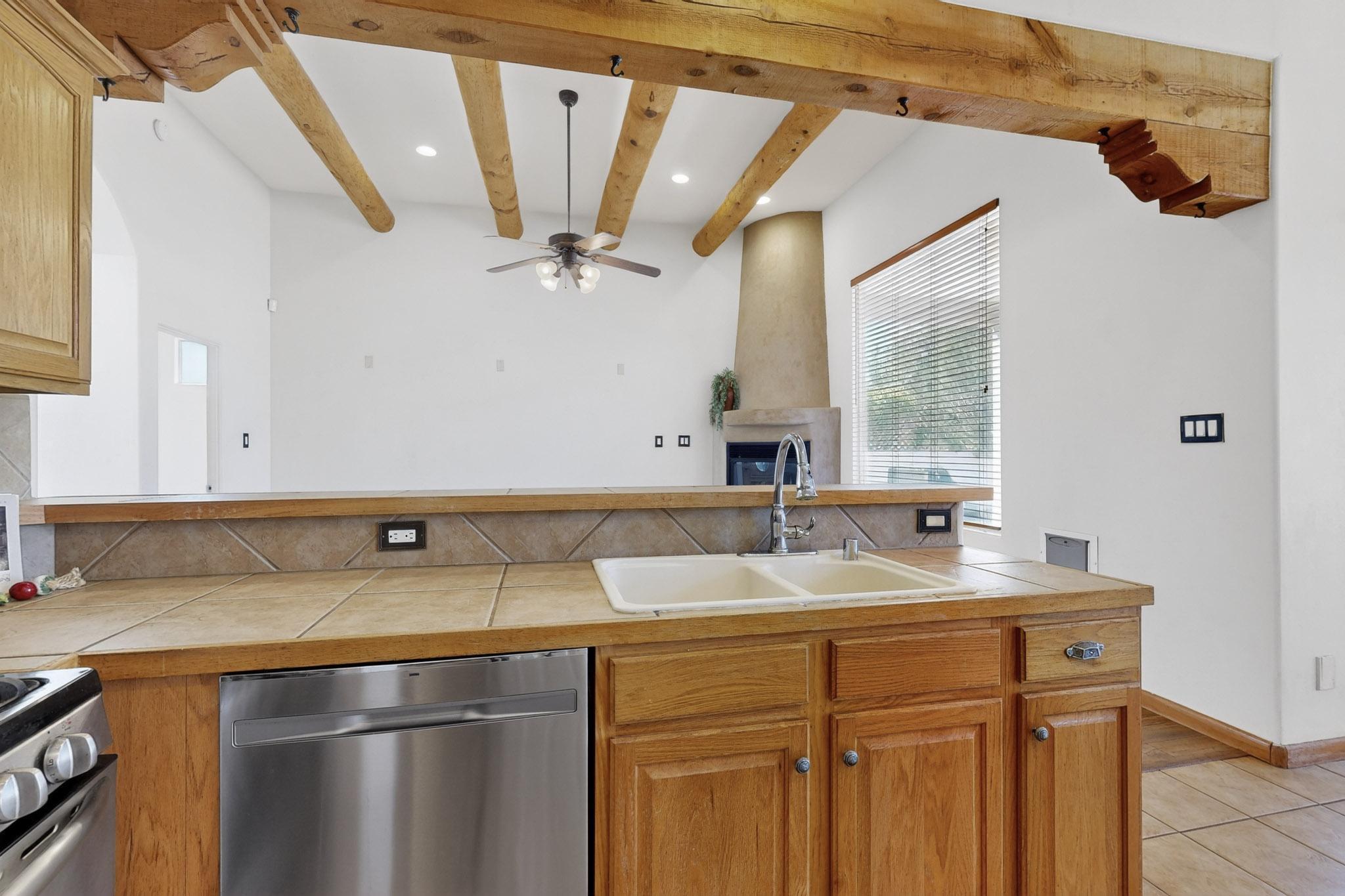 525 MONTERREY Road NE