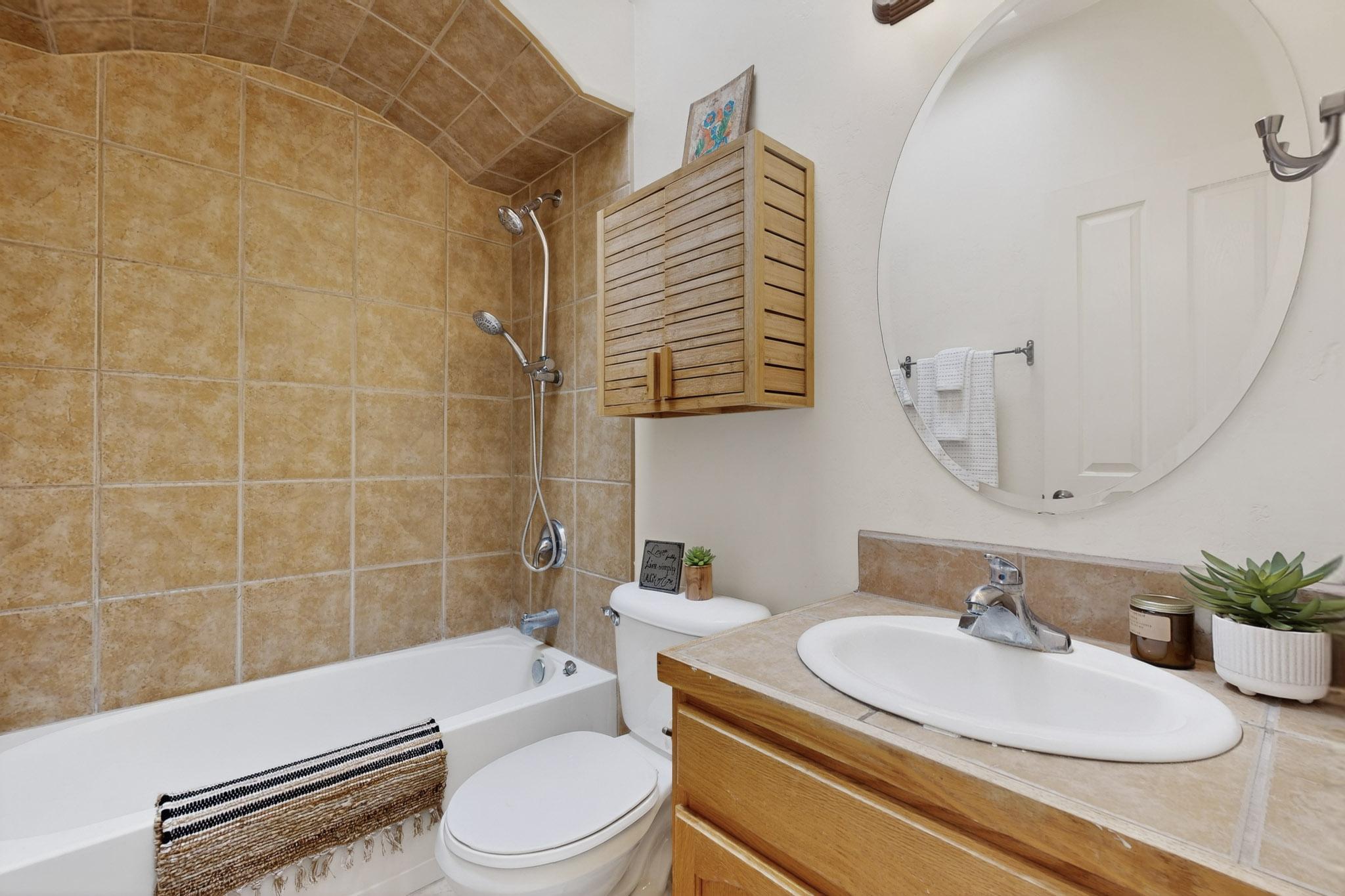 525 MONTERREY Road NE