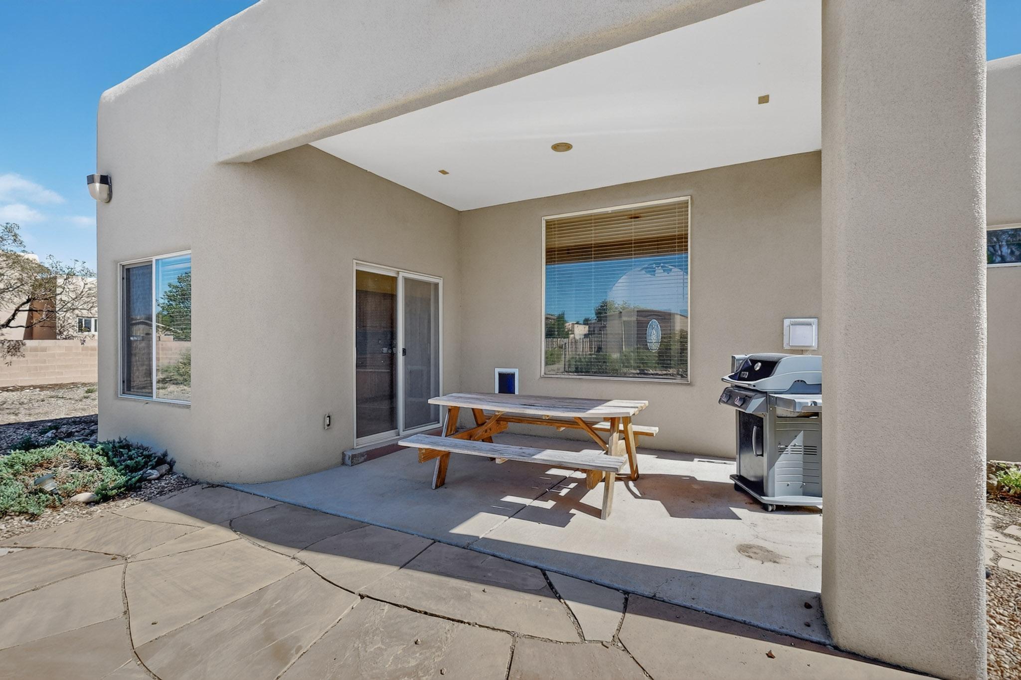 525 MONTERREY Road NE