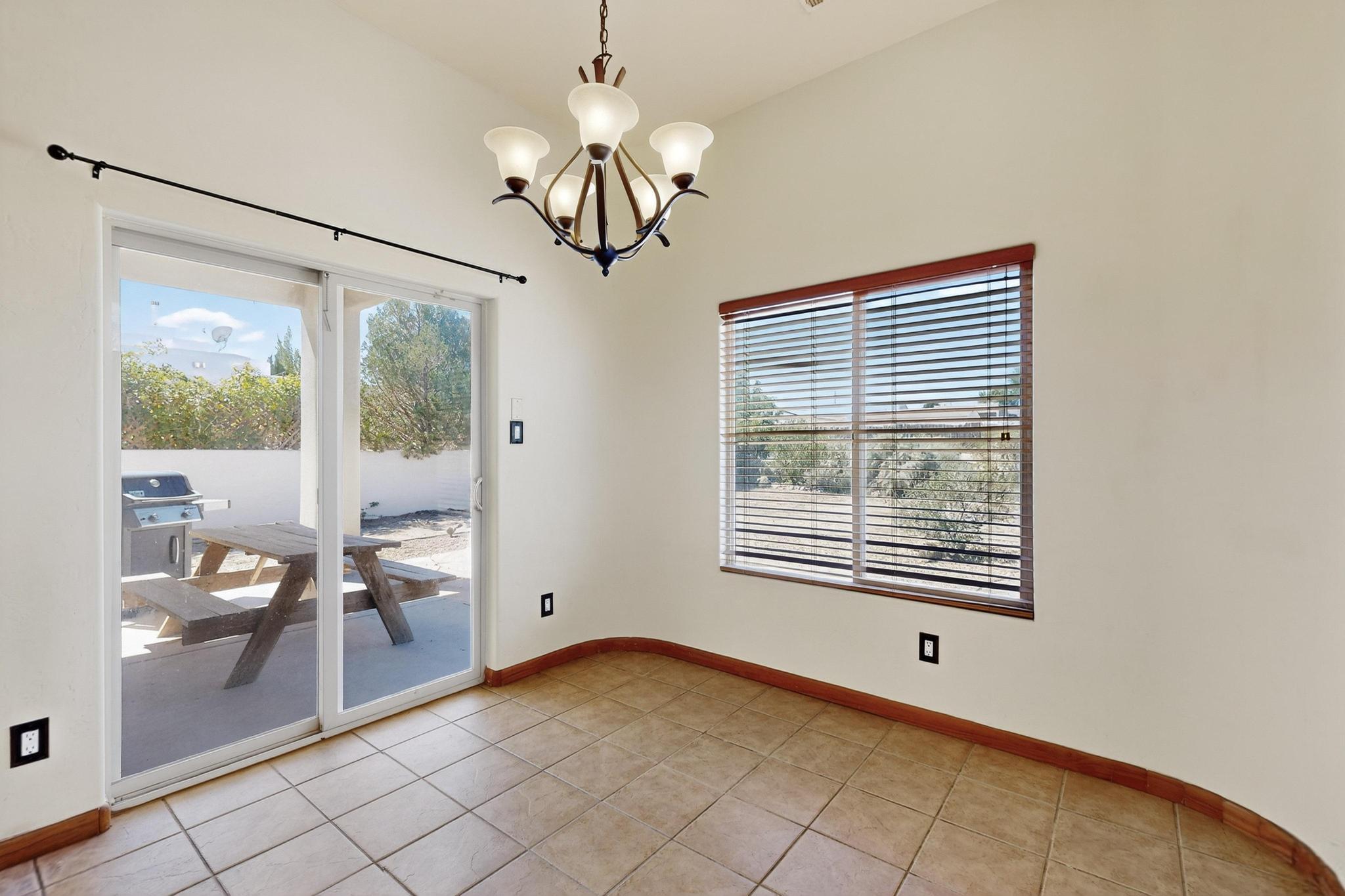 525 MONTERREY Road NE