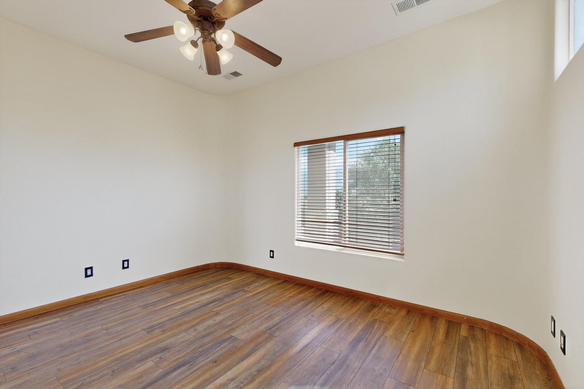 525 MONTERREY Road NE