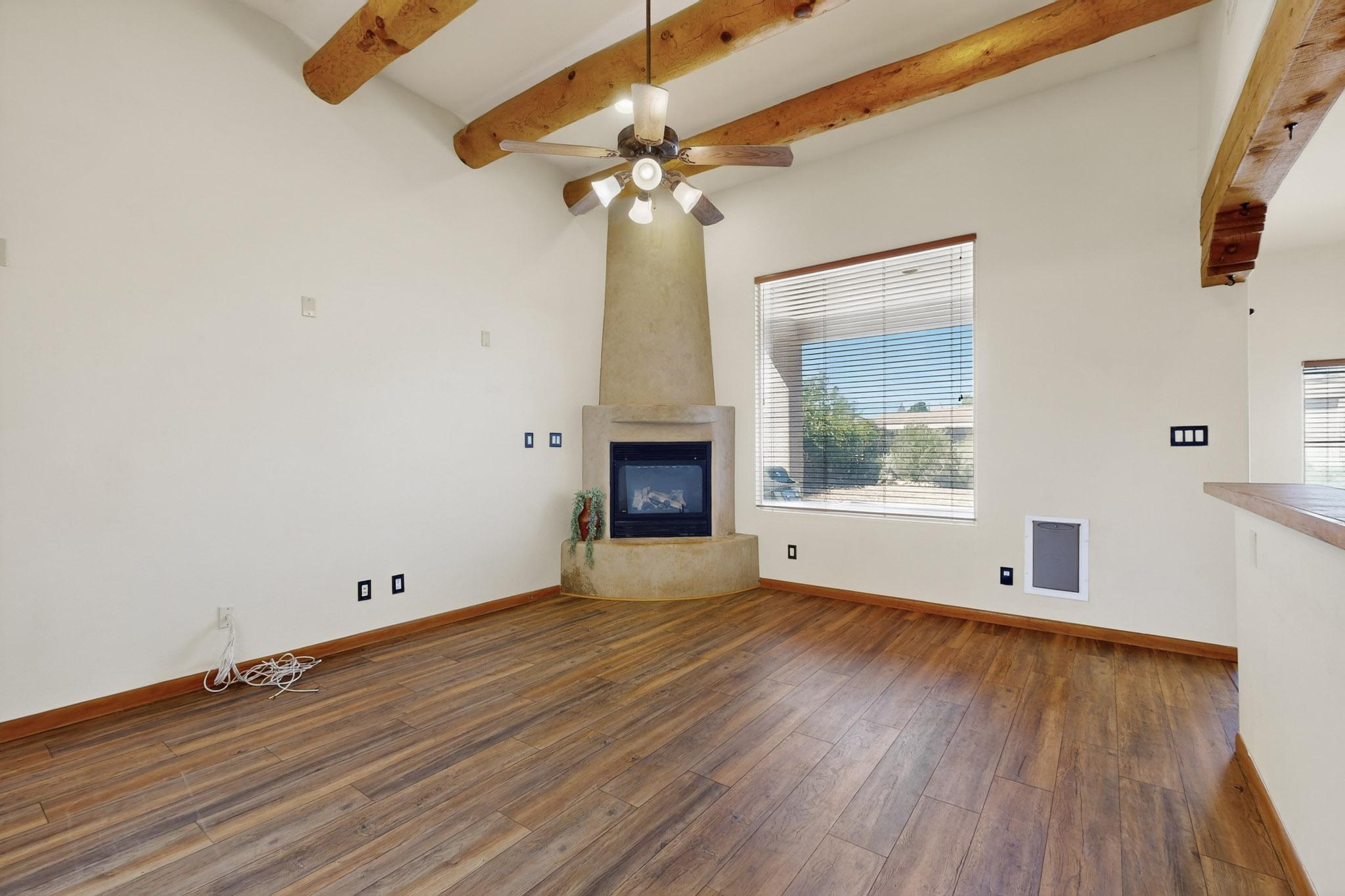 525 MONTERREY Road NE