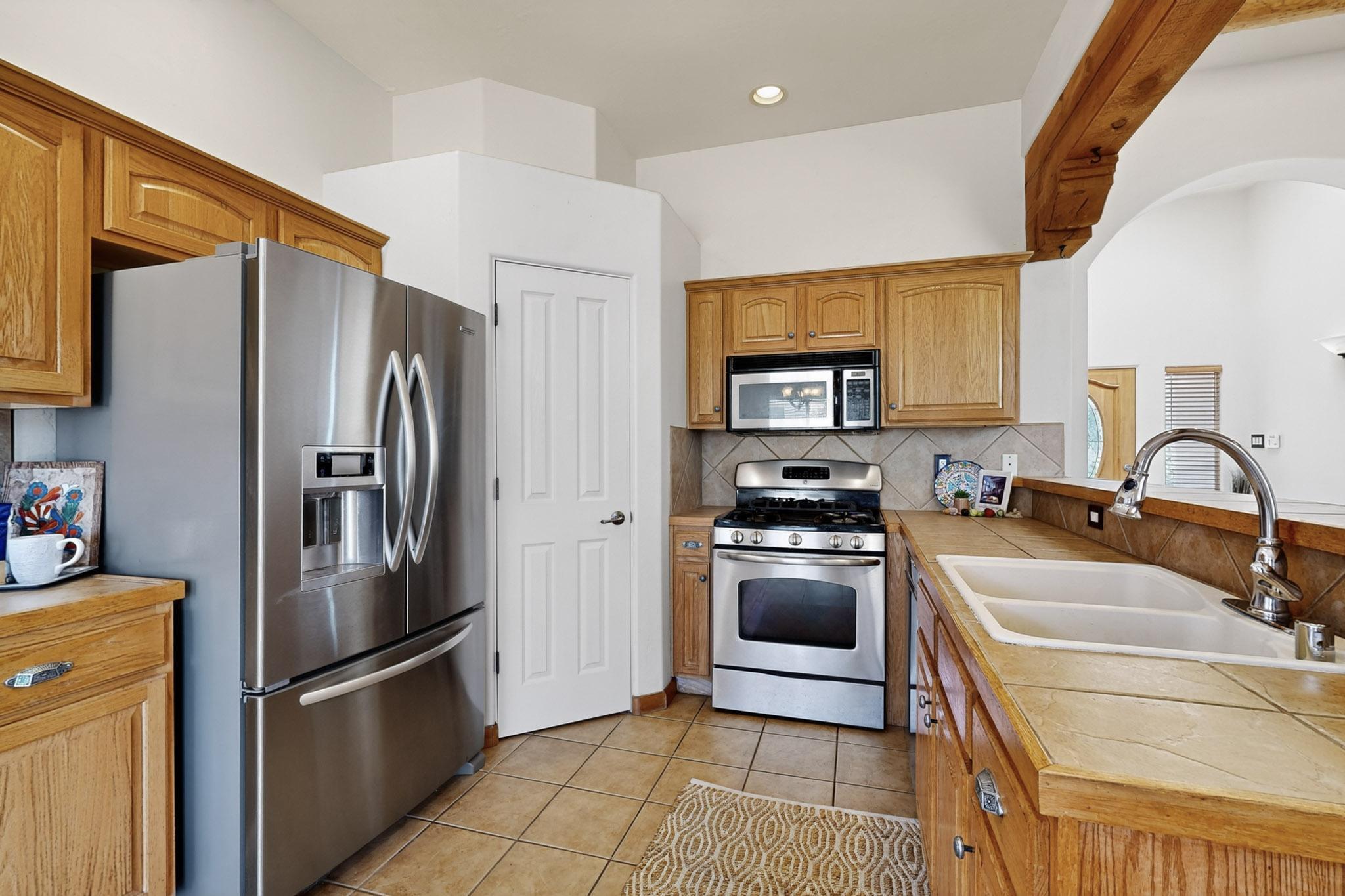 525 MONTERREY Road NE