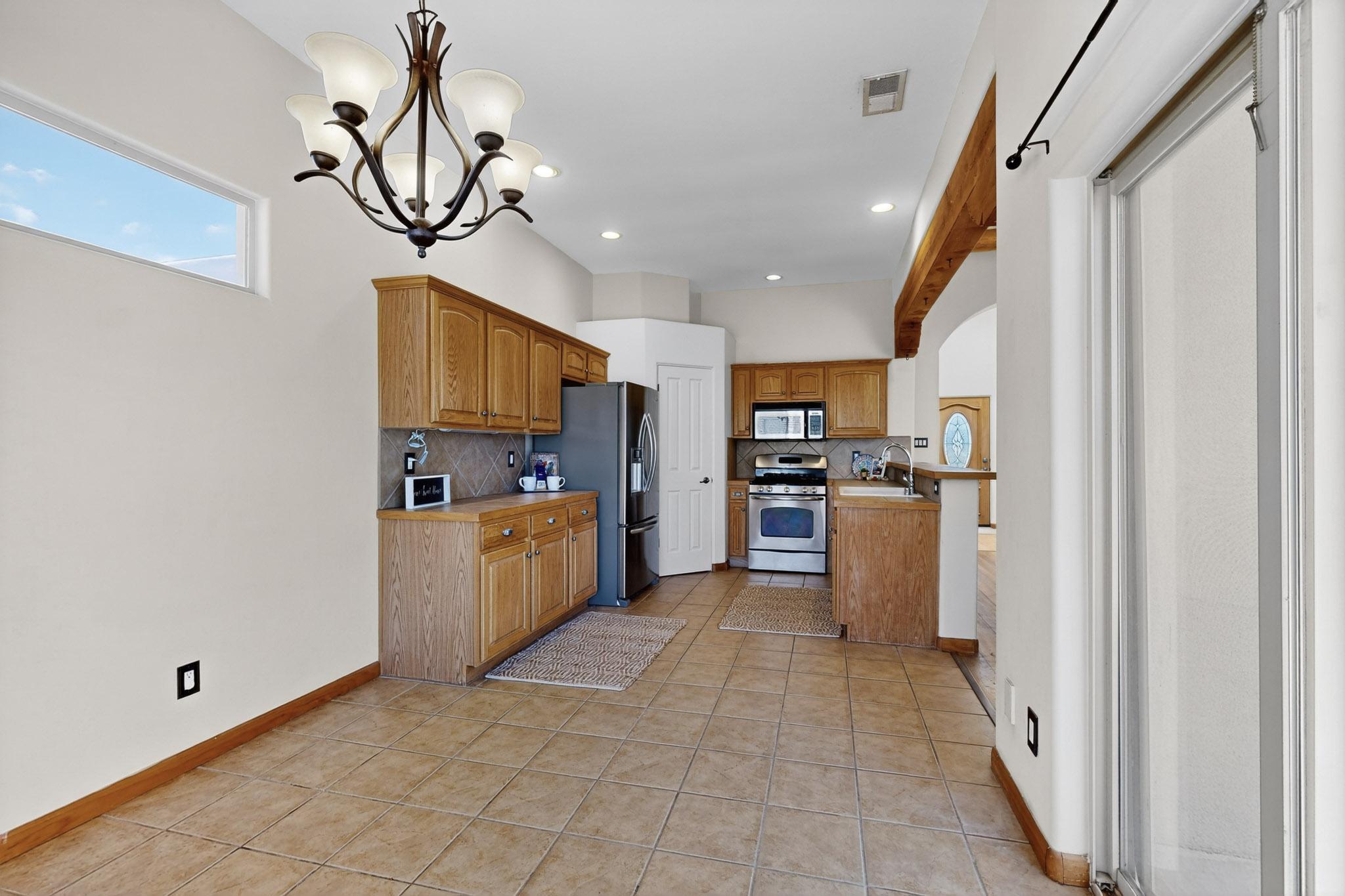 525 MONTERREY Road NE