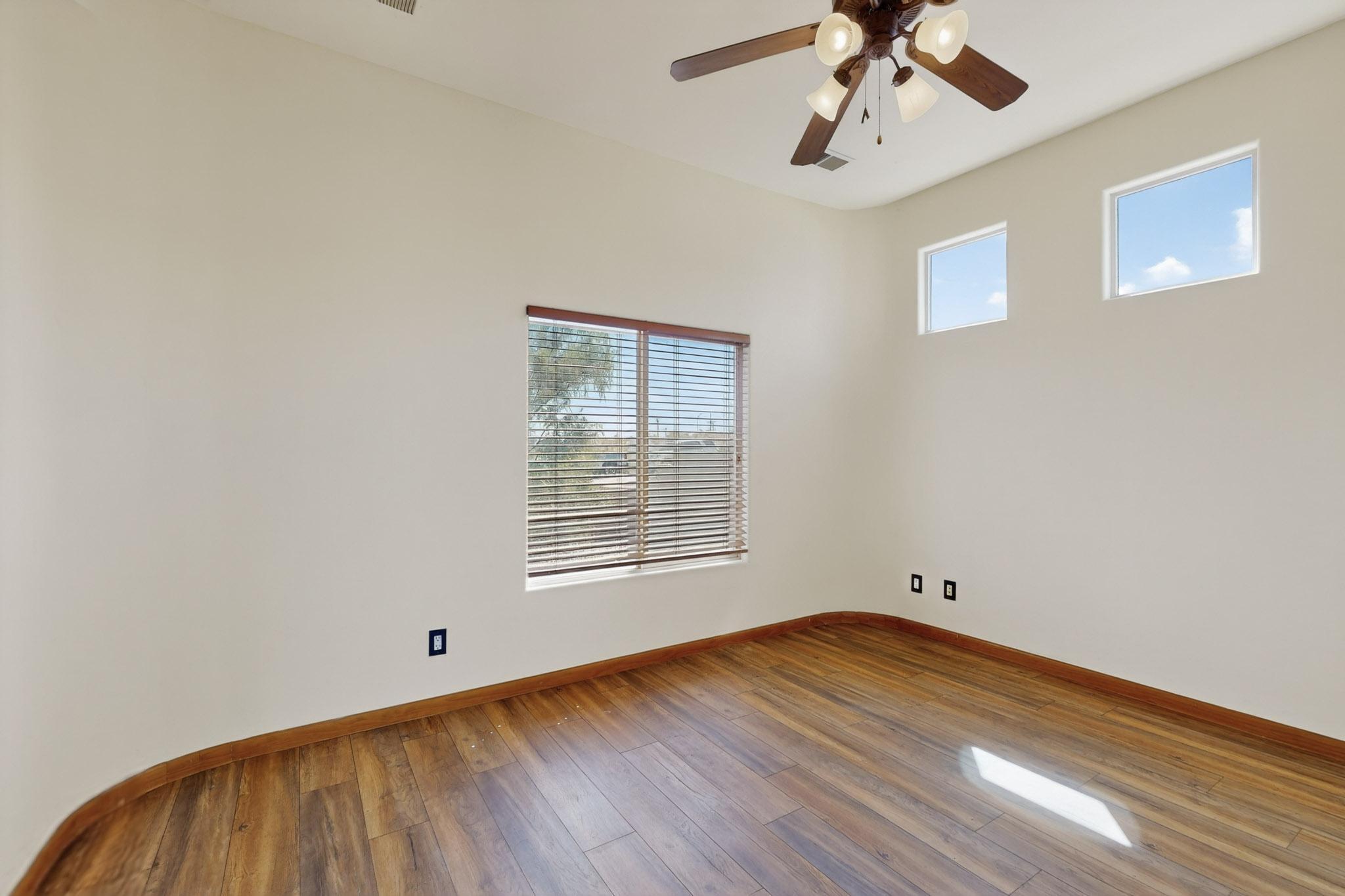 525 MONTERREY Road NE