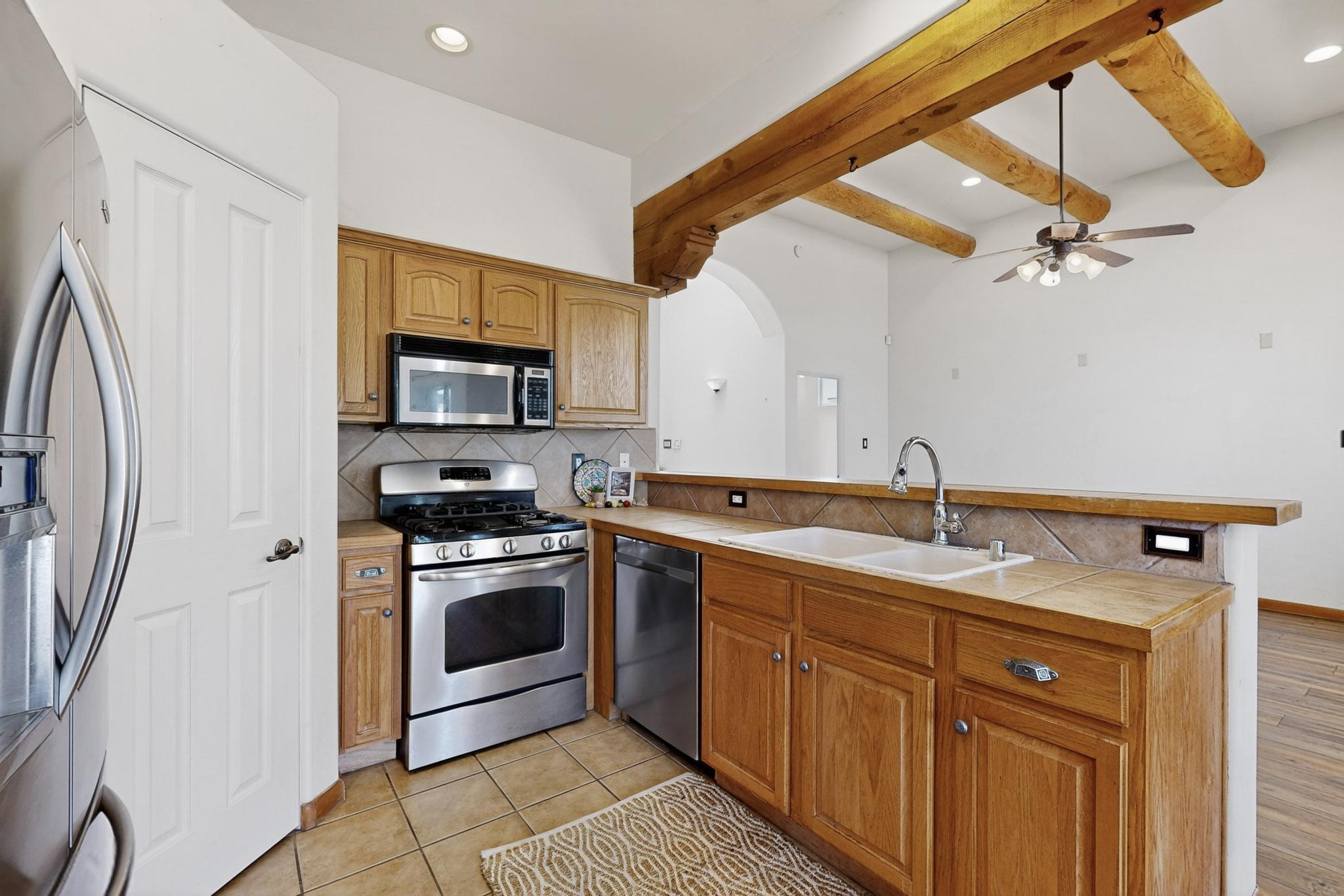 525 MONTERREY Road NE