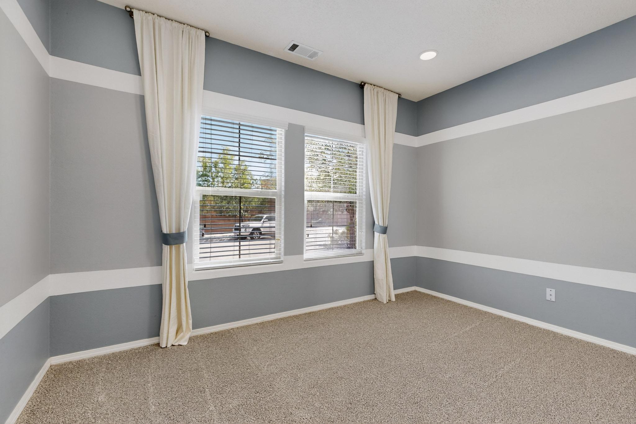 5719 BOURKE-WHITE Drive SE