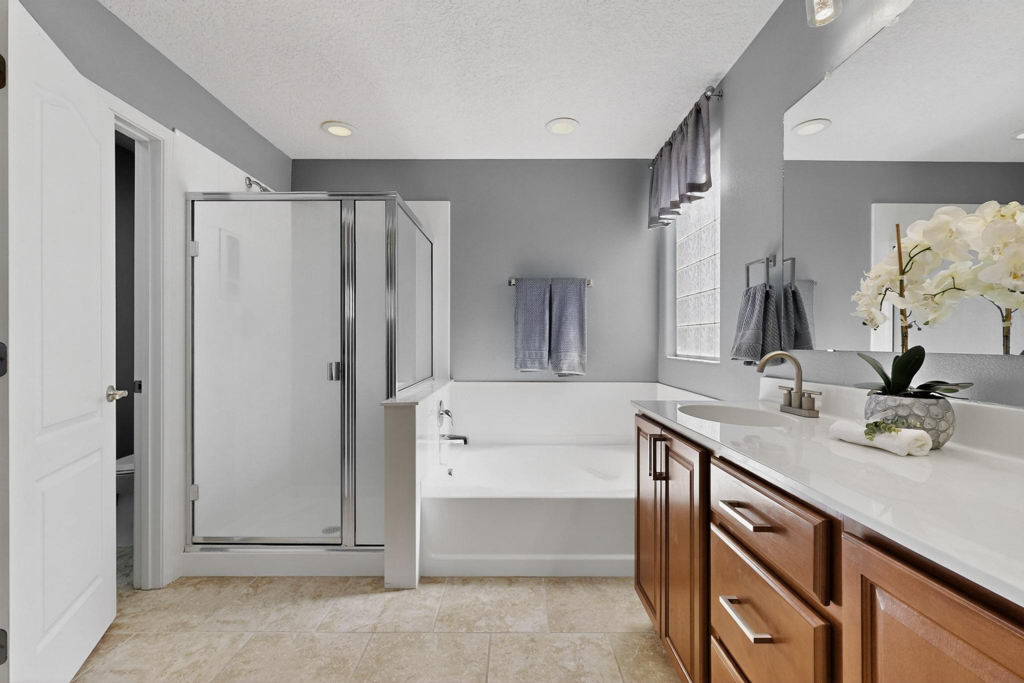 5719 BOURKE-WHITE Drive SE