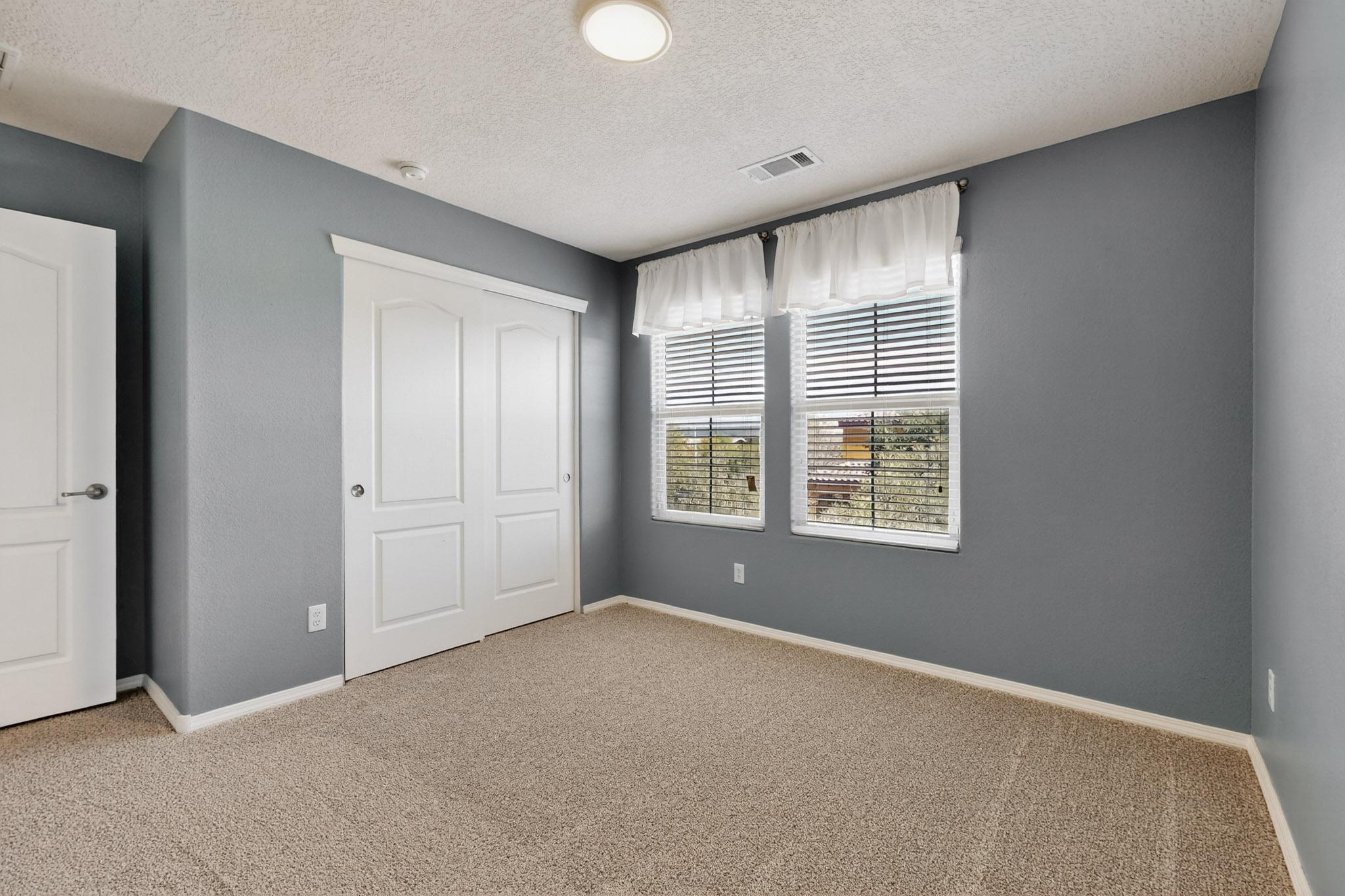 5719 BOURKE-WHITE Drive SE