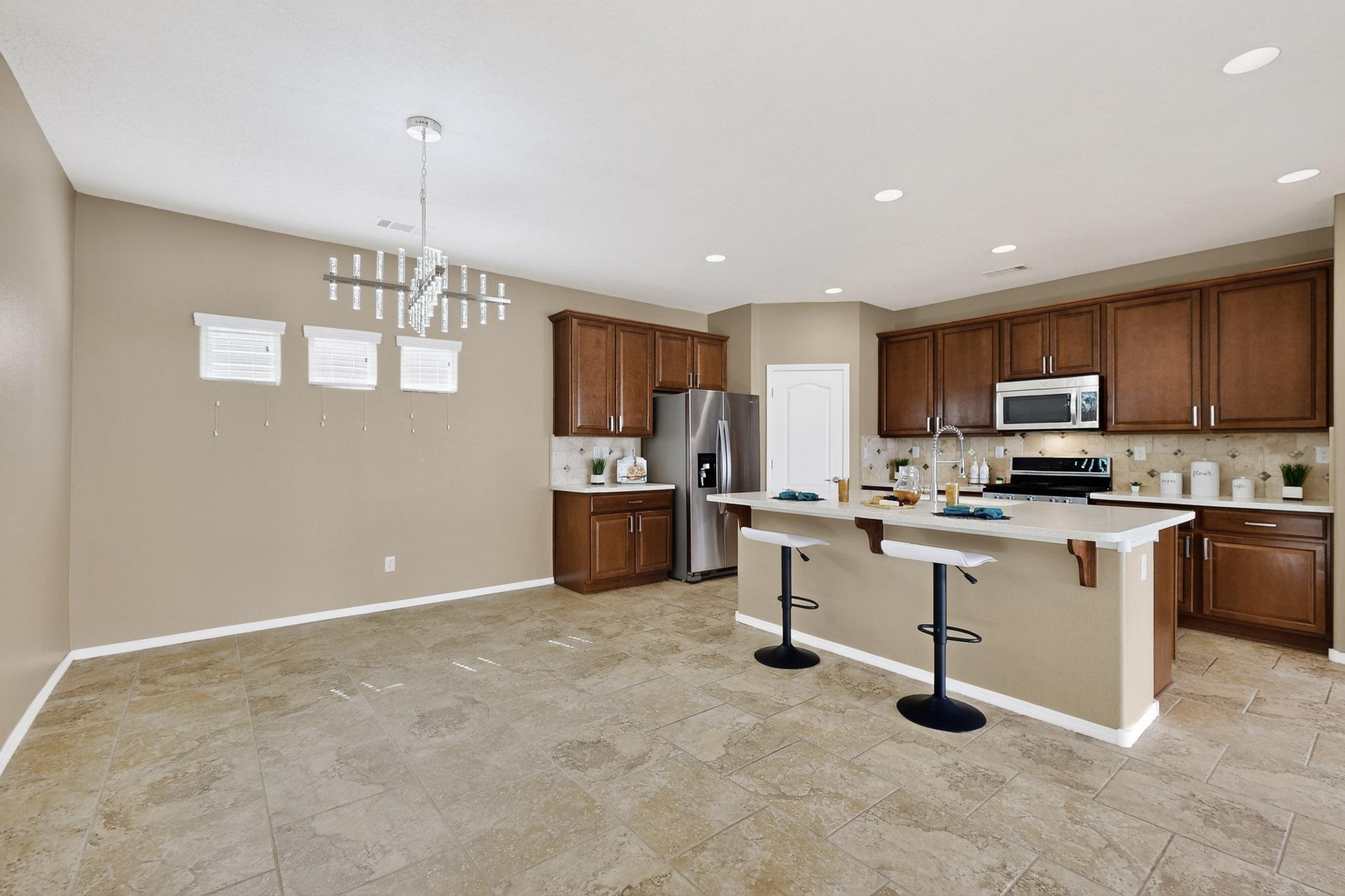 5719 BOURKE-WHITE Drive SE