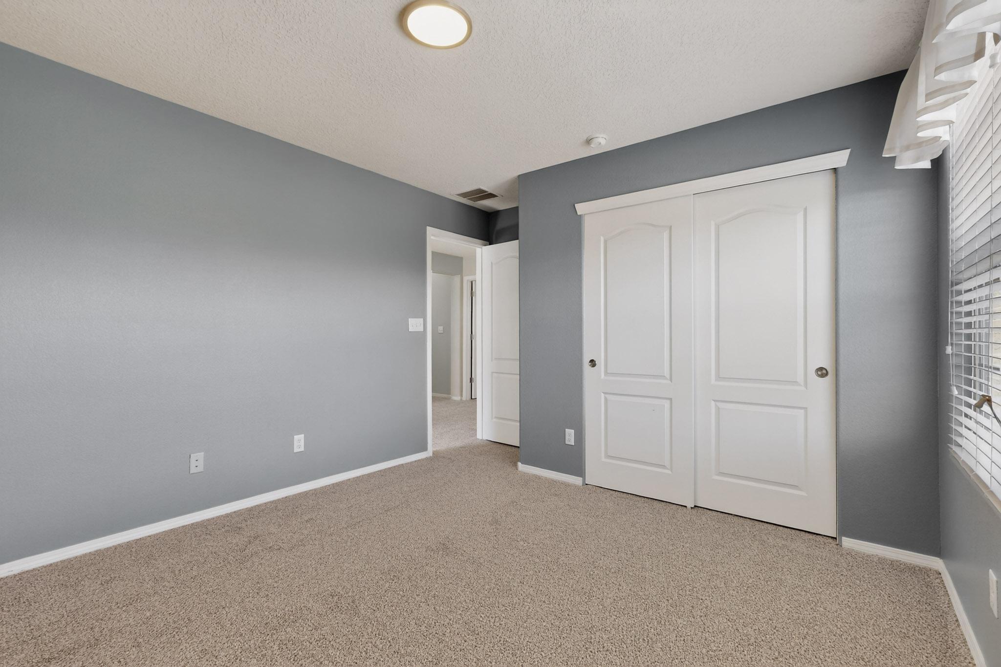 5719 BOURKE-WHITE Drive SE