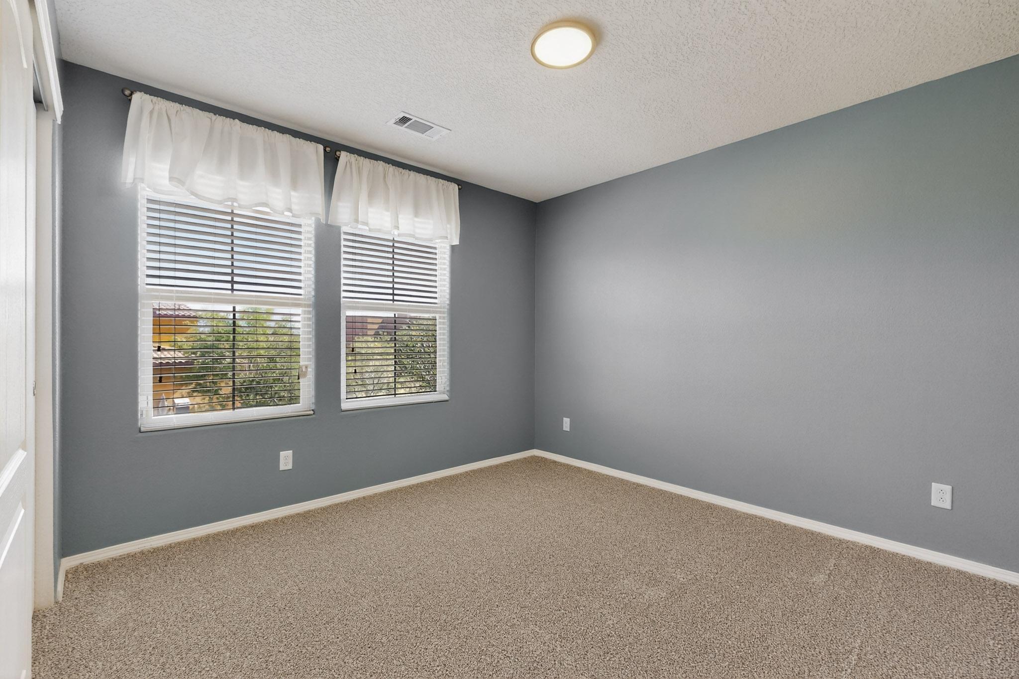 5719 BOURKE-WHITE Drive SE