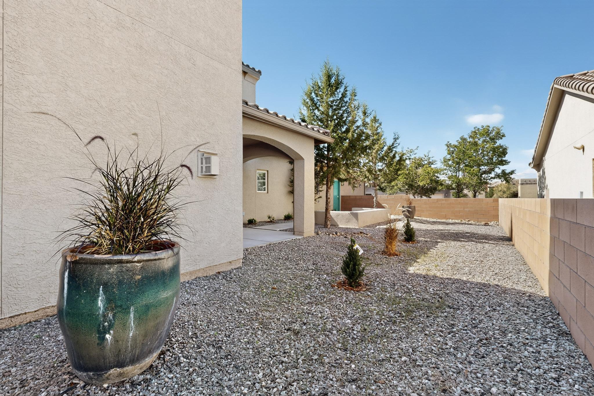 5719 BOURKE-WHITE Drive SE