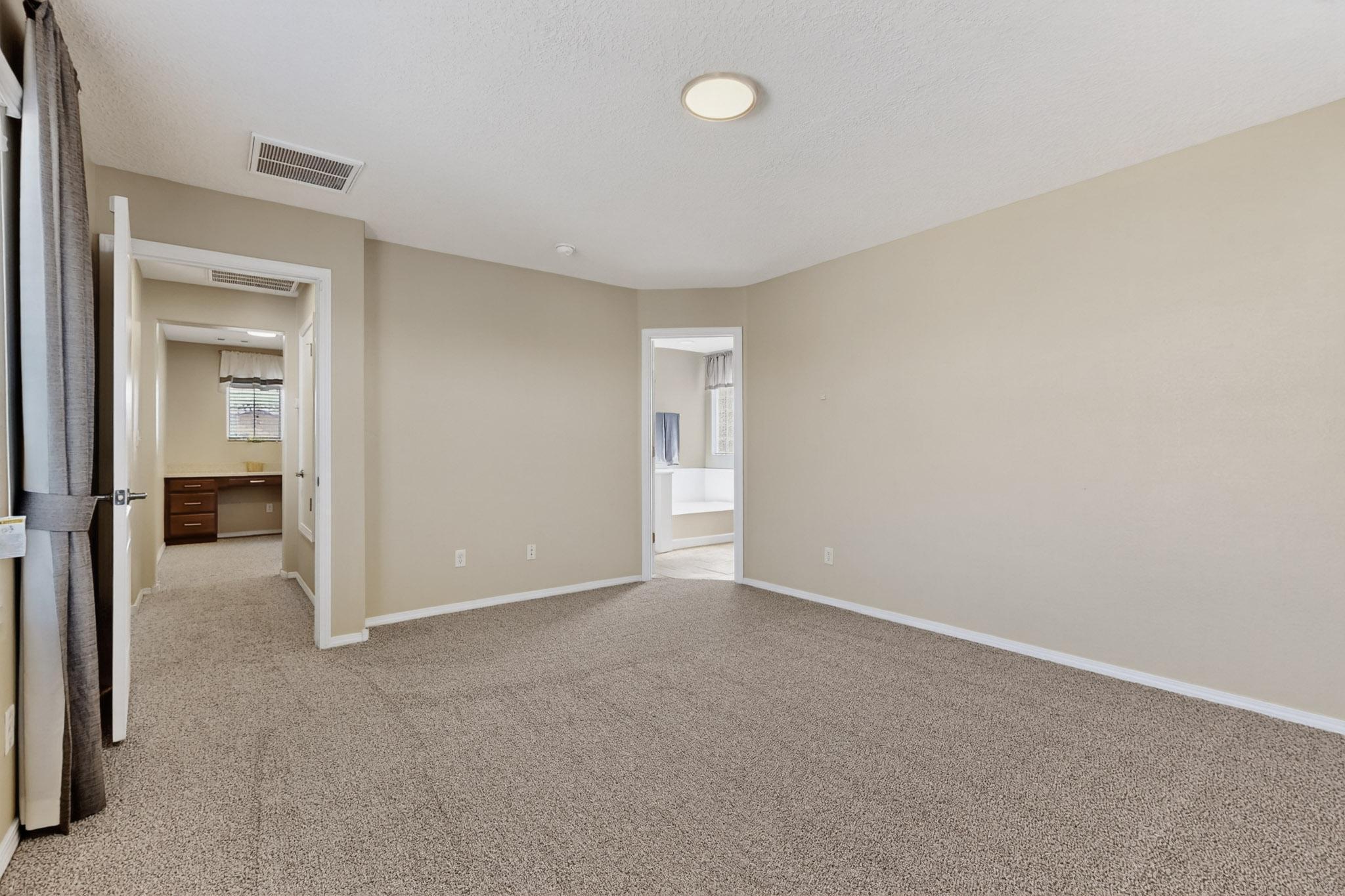 5719 BOURKE-WHITE Drive SE