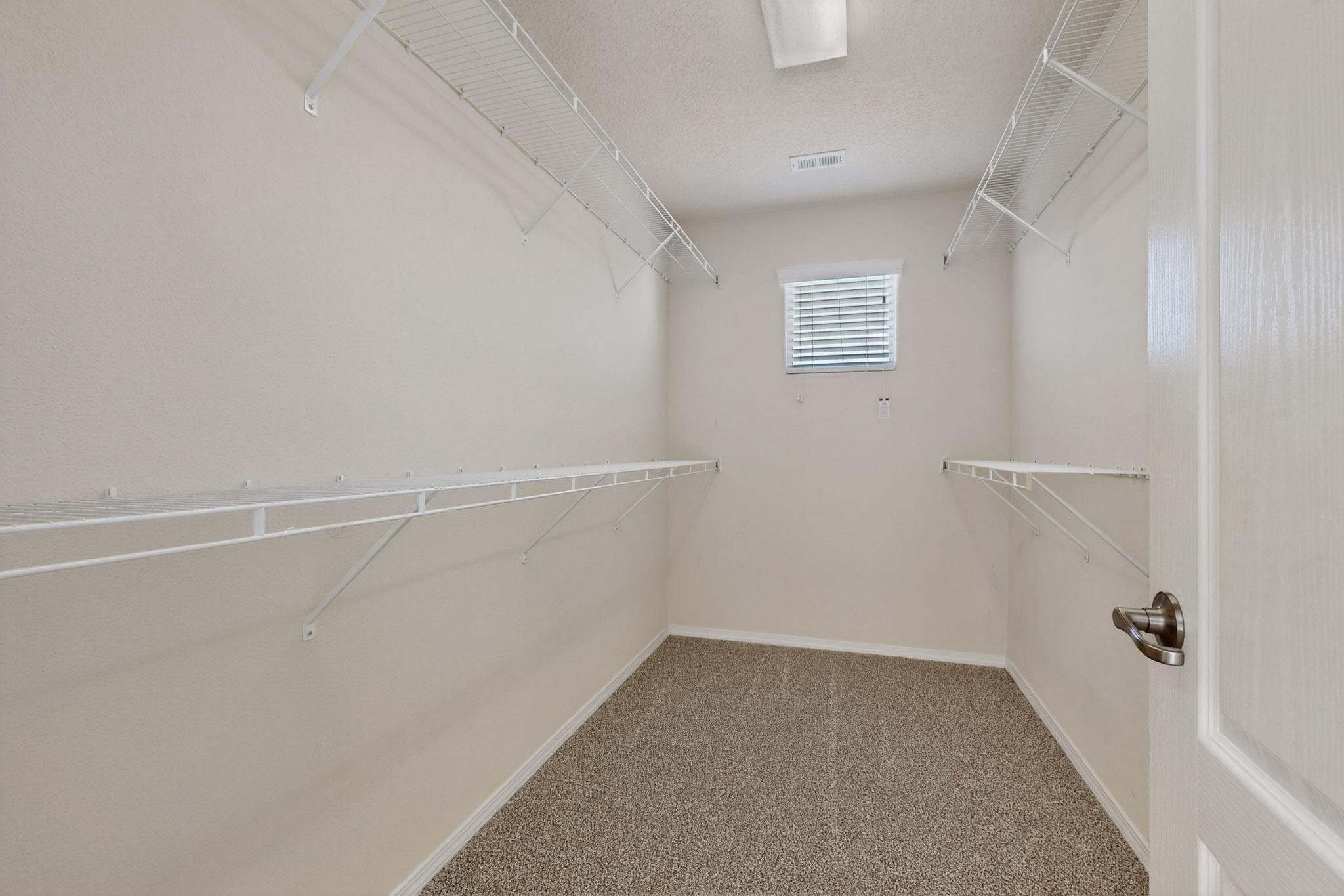 5719 BOURKE-WHITE Drive SE