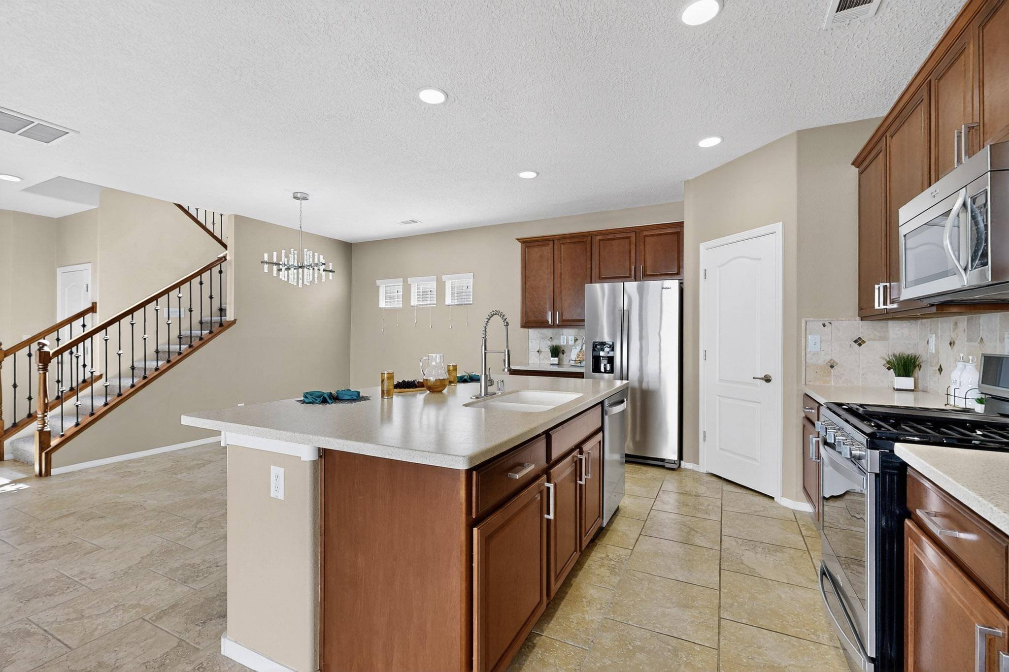 5719 BOURKE-WHITE Drive SE