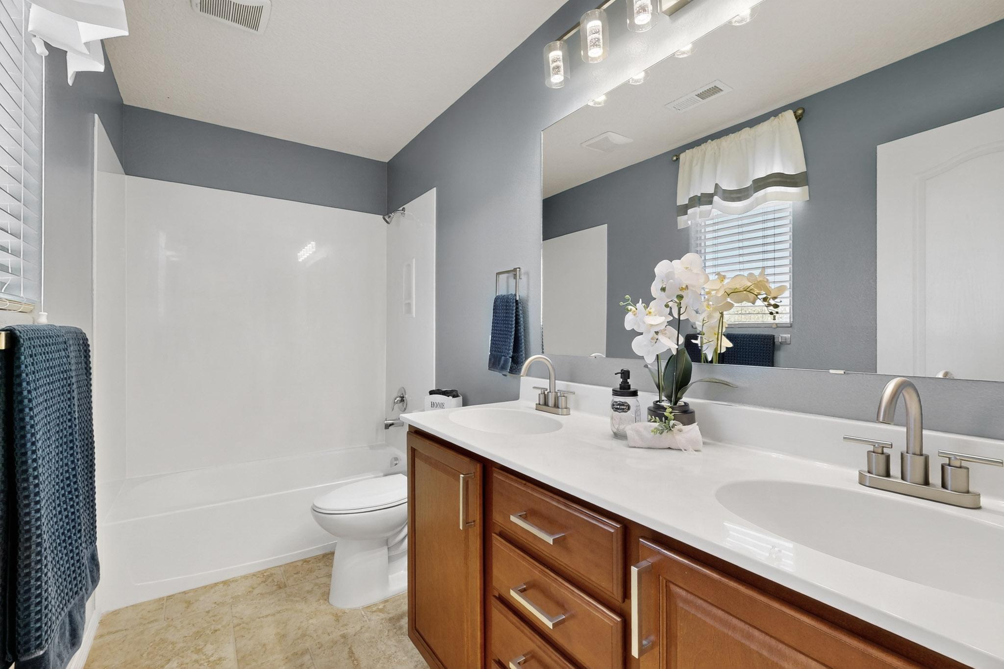 5719 BOURKE-WHITE Drive SE