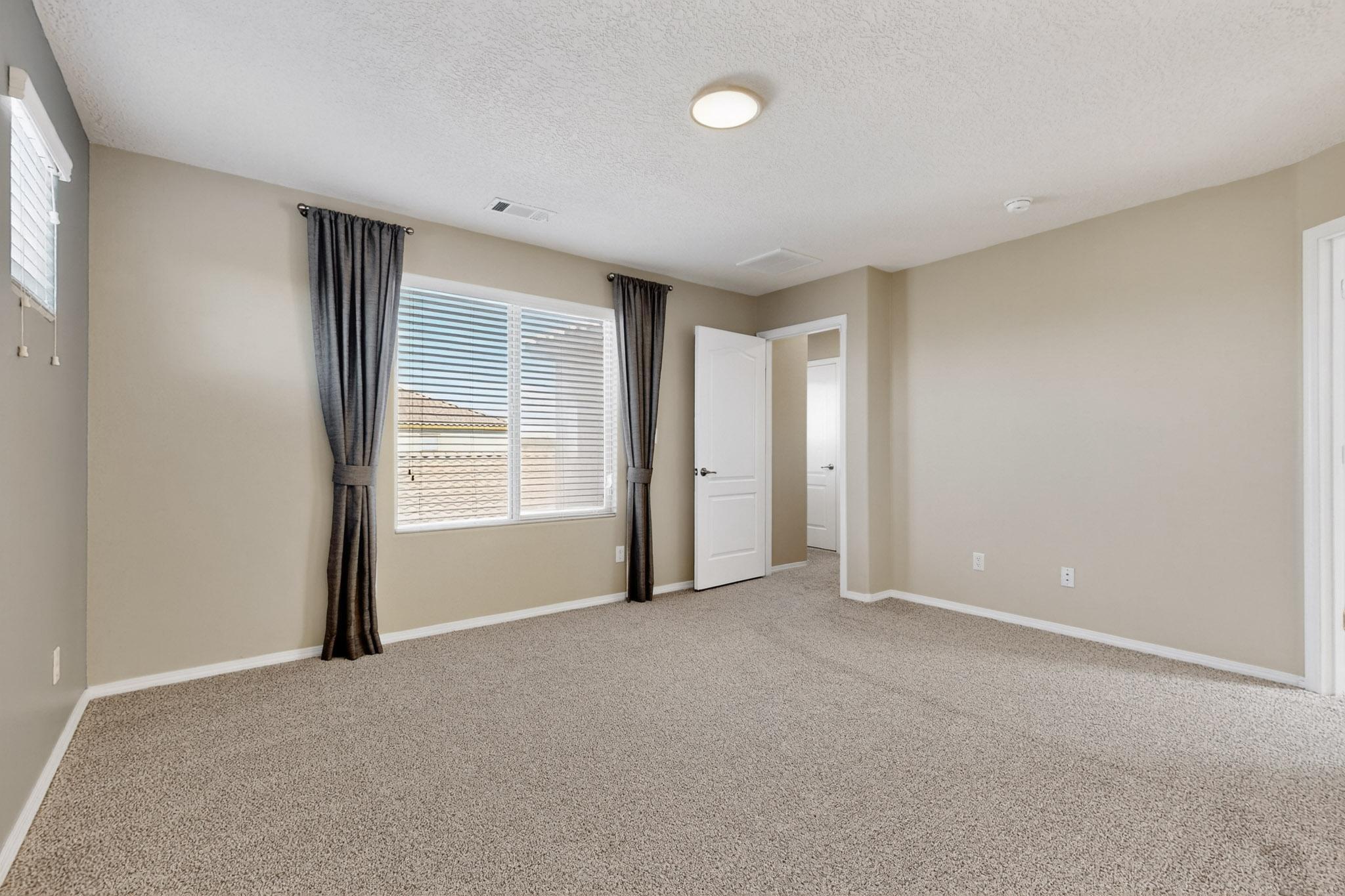 5719 BOURKE-WHITE Drive SE