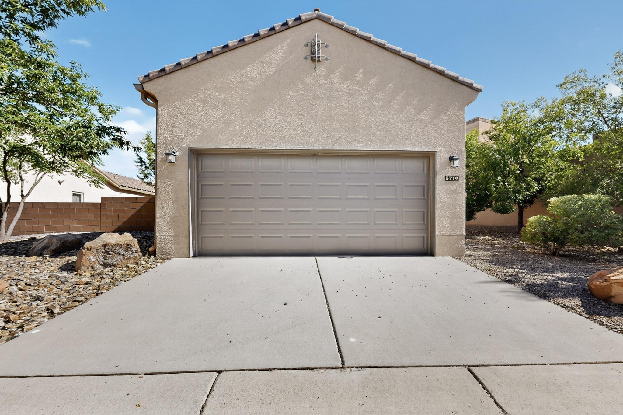 5719 BOURKE-WHITE Drive SE