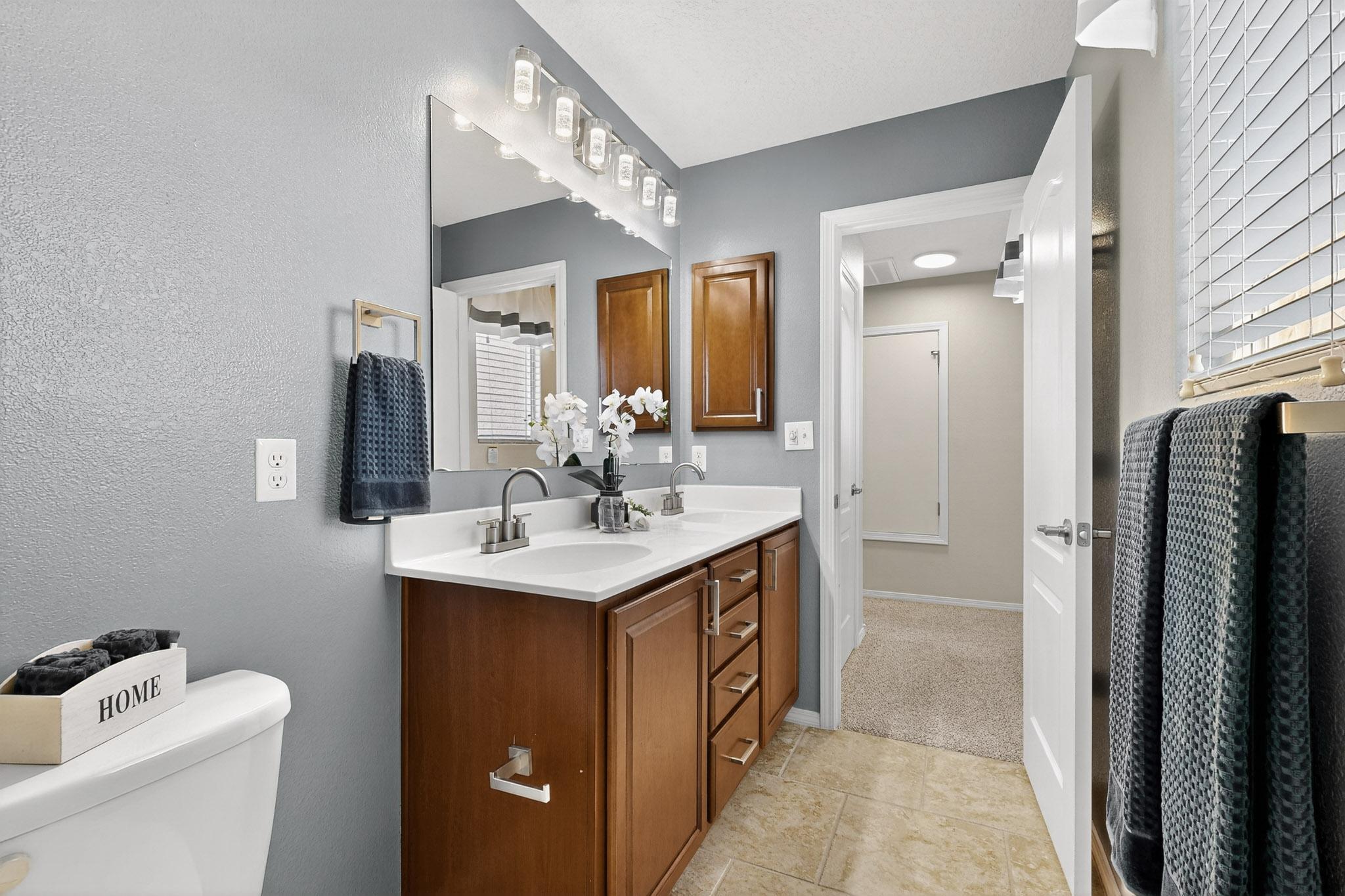 5719 BOURKE-WHITE Drive SE