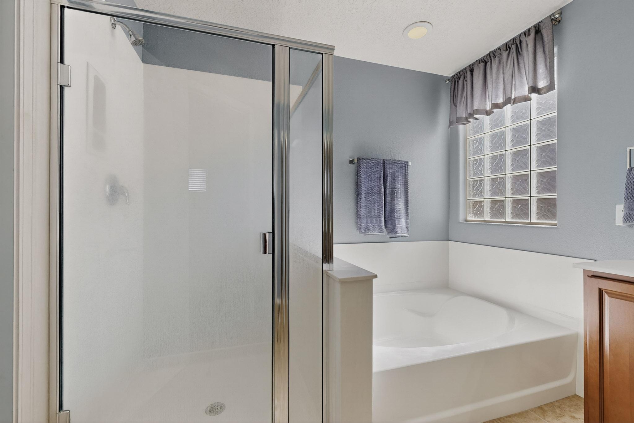 5719 BOURKE-WHITE Drive SE