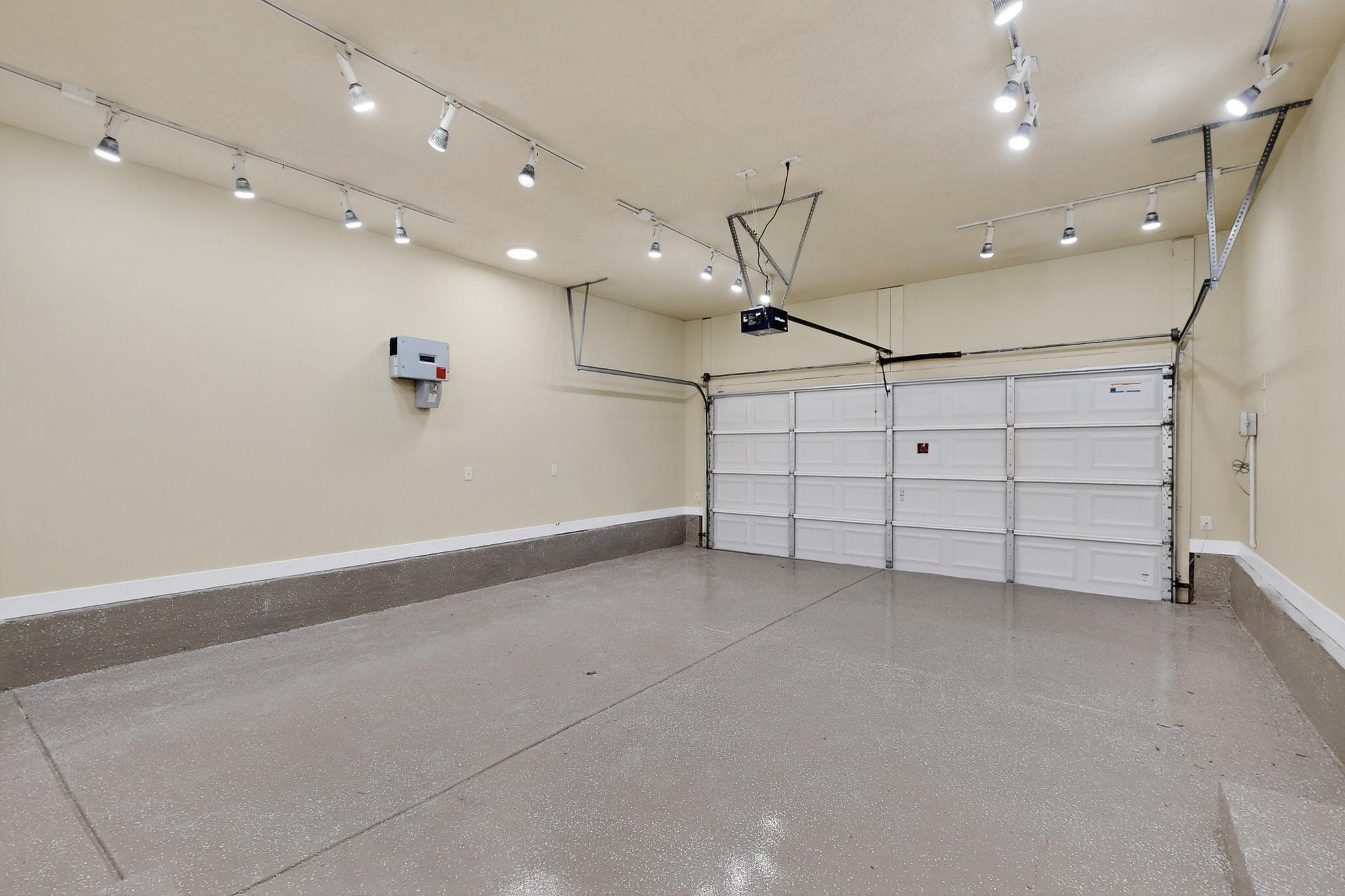 5719 BOURKE-WHITE Drive SE