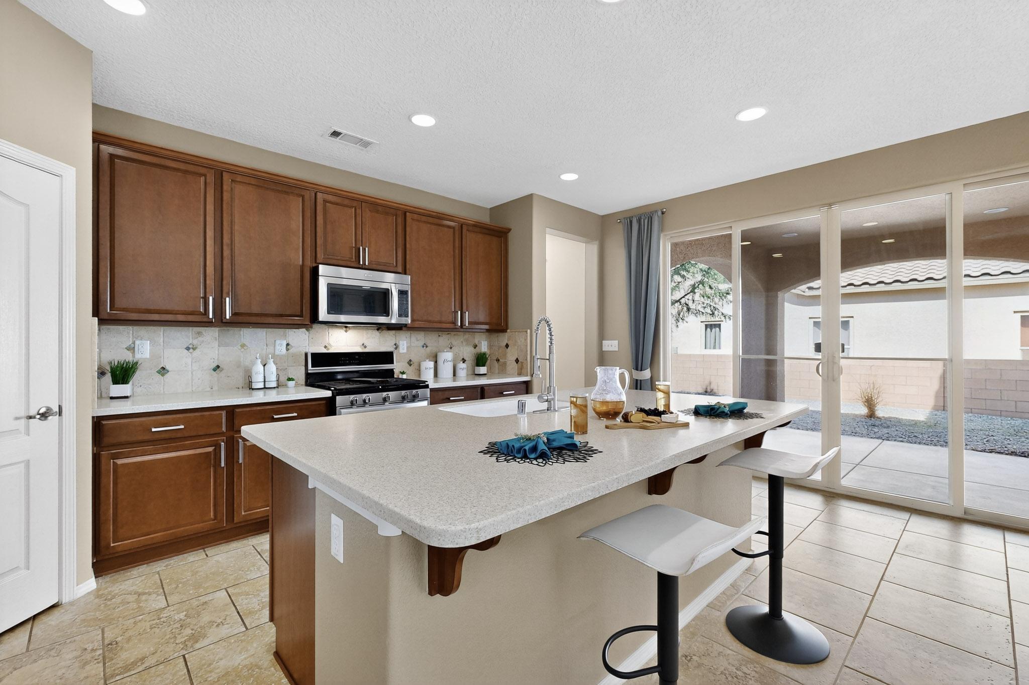 5719 BOURKE-WHITE Drive SE