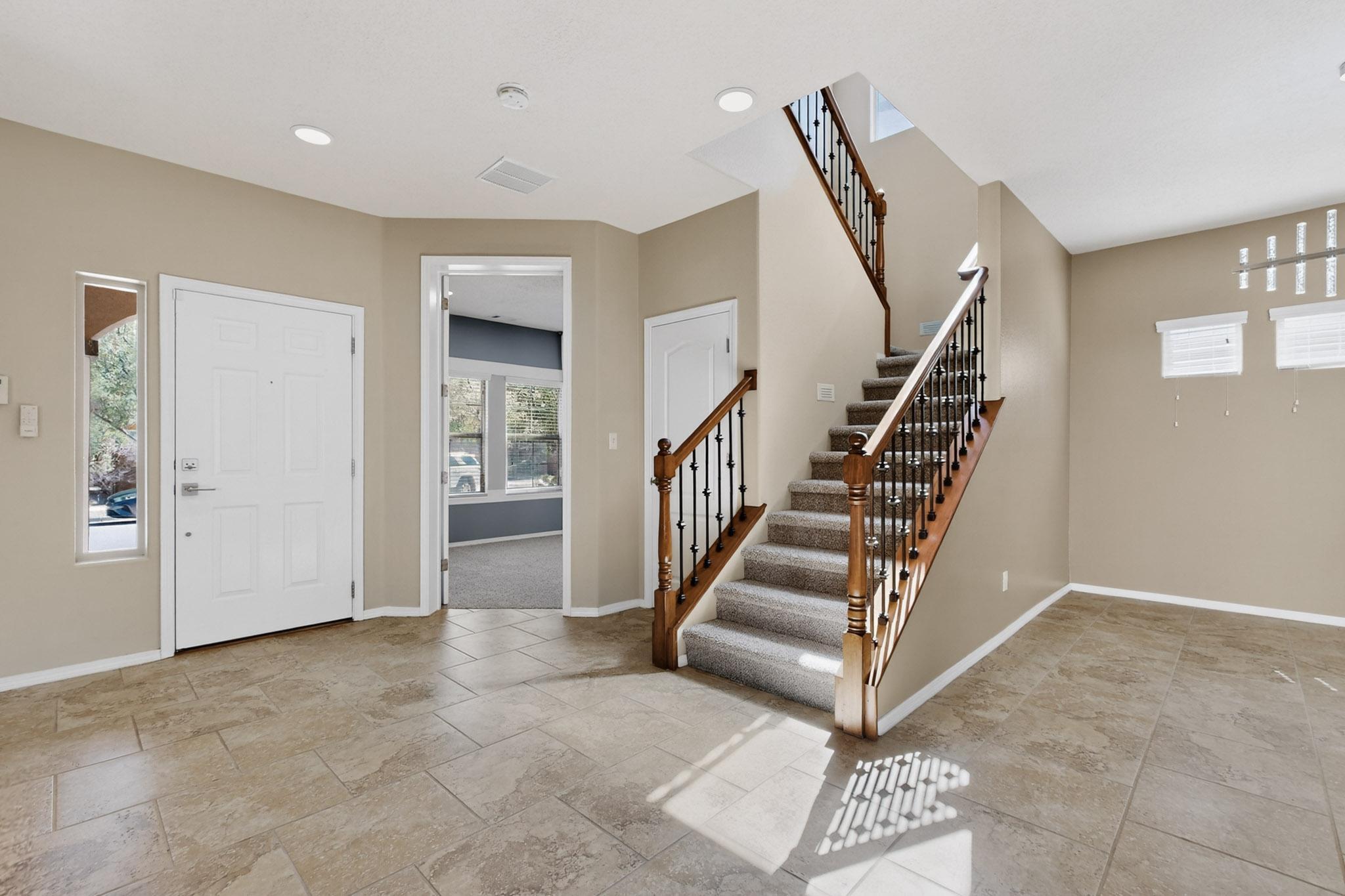 5719 BOURKE-WHITE Drive SE