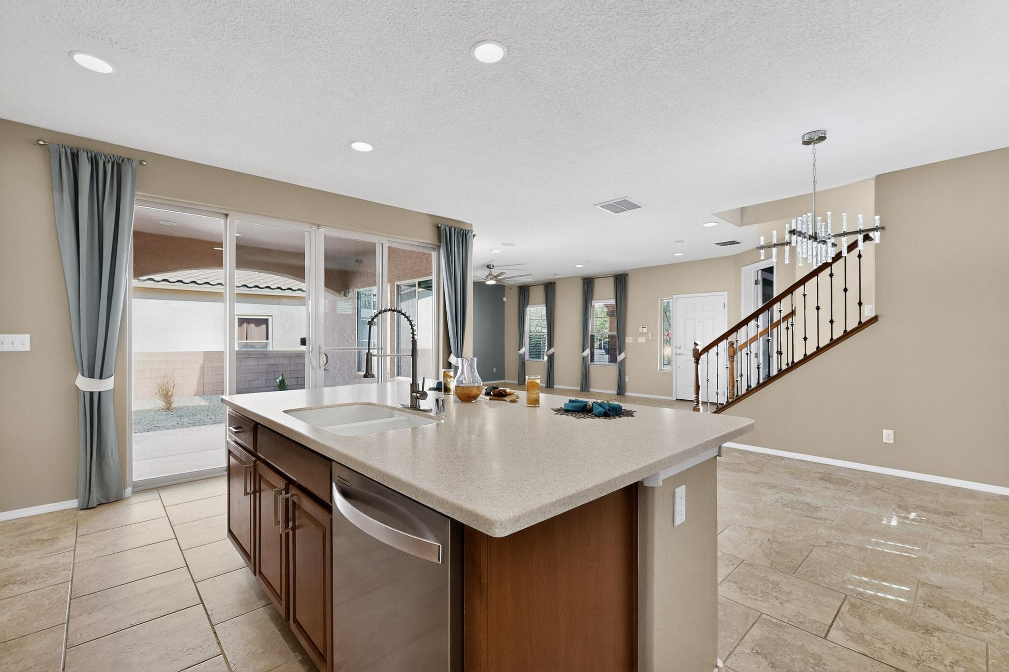 5719 BOURKE-WHITE Drive SE