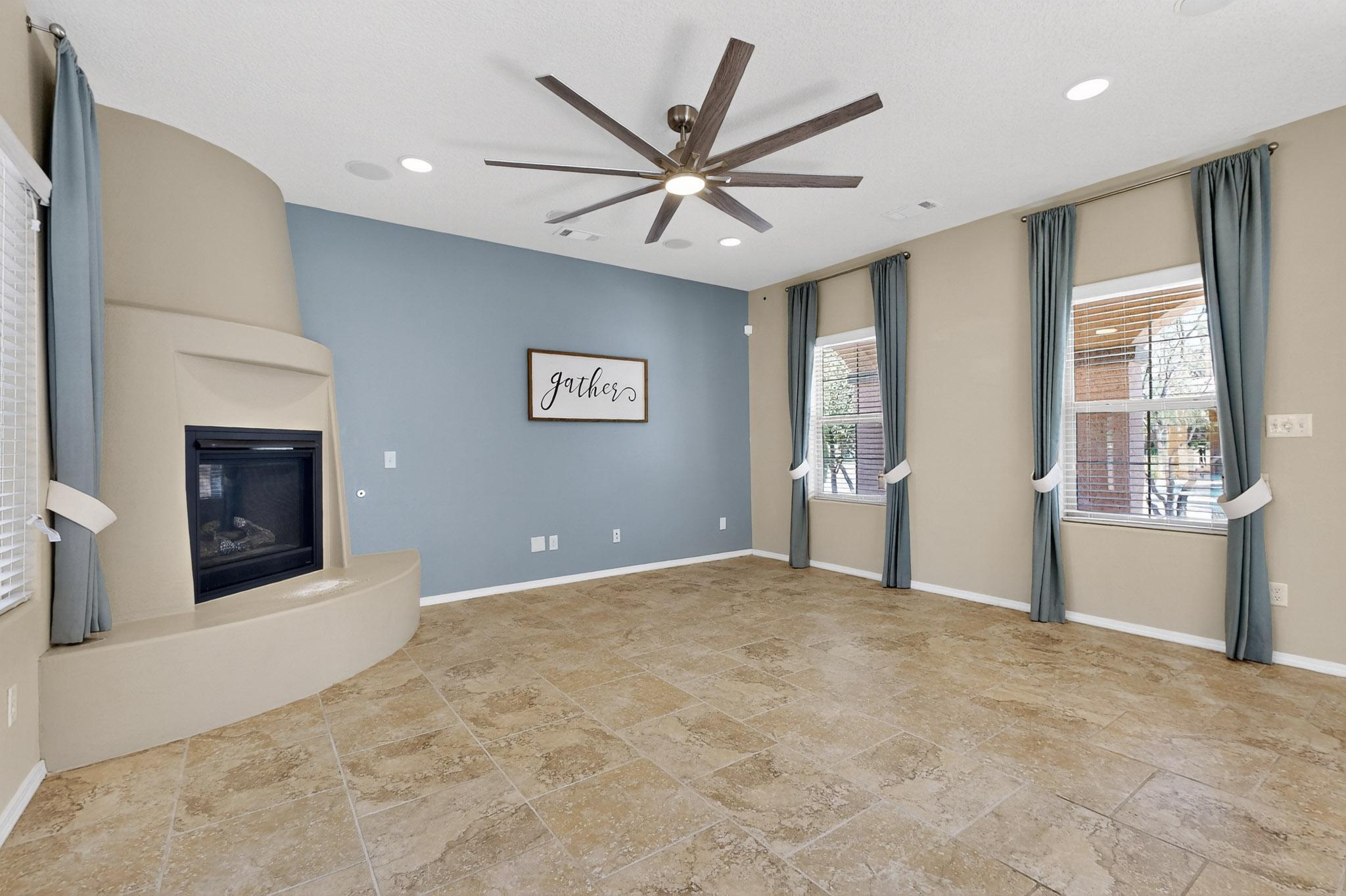 5719 BOURKE-WHITE Drive SE