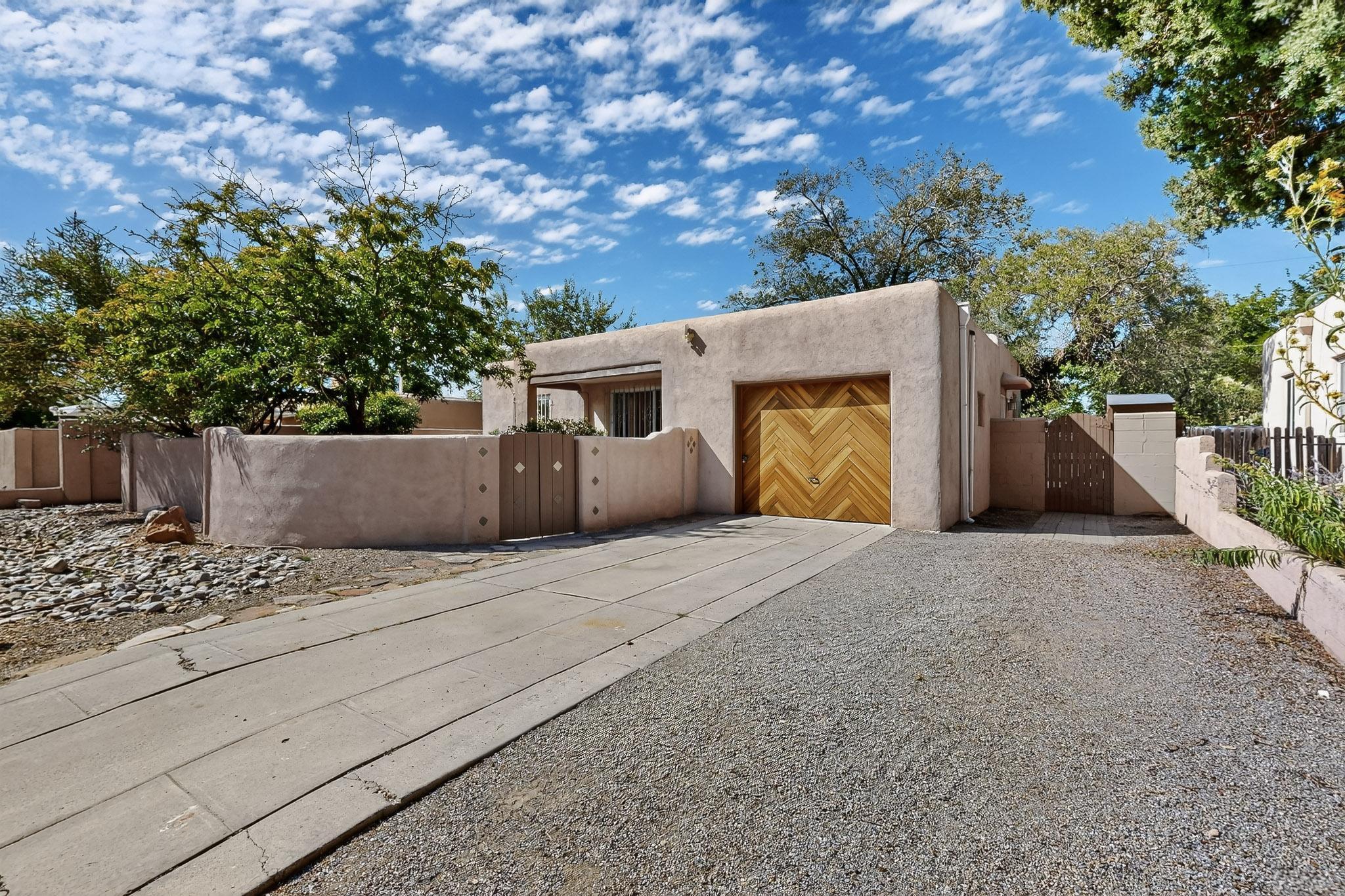 329 LAGUAYRA Drive NE