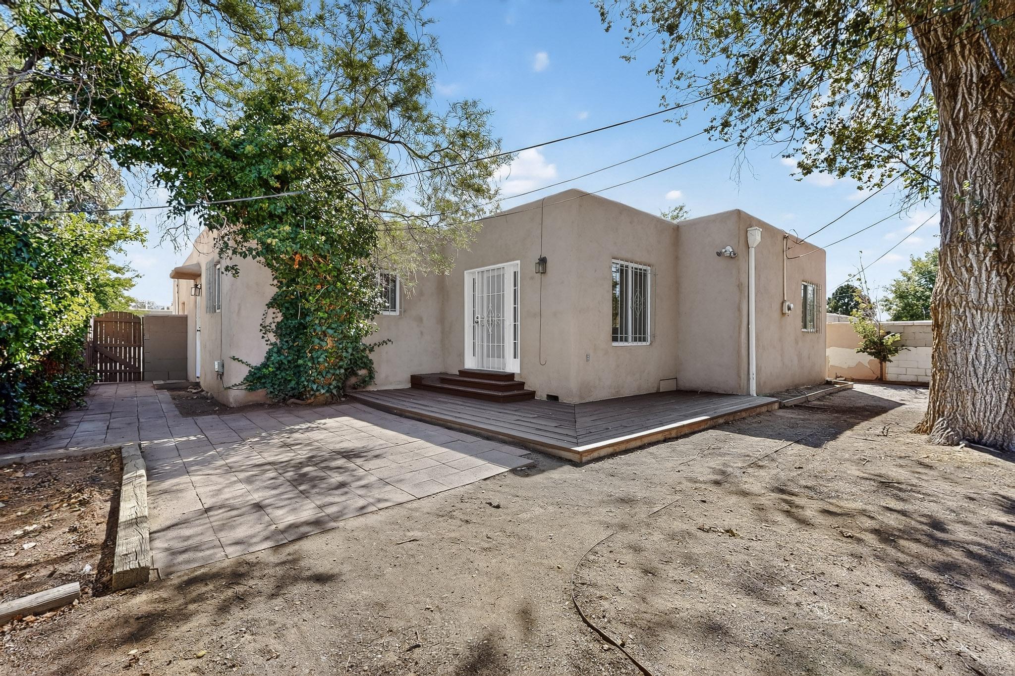 329 LAGUAYRA Drive NE