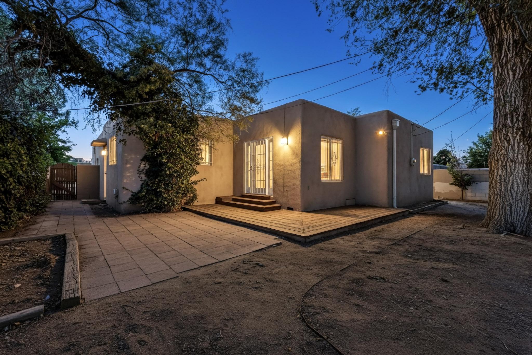 329 LAGUAYRA Drive NE