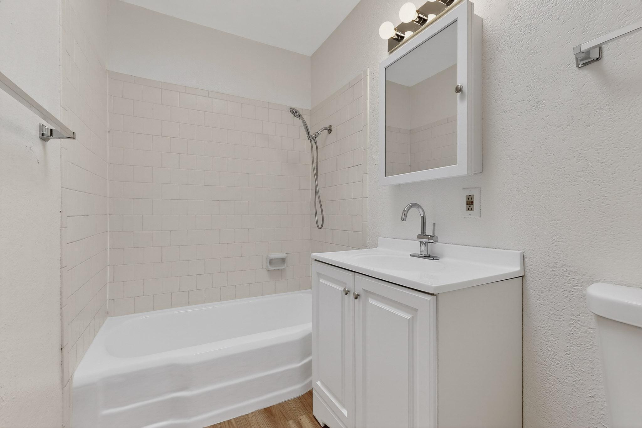 329 LAGUAYRA Drive NE