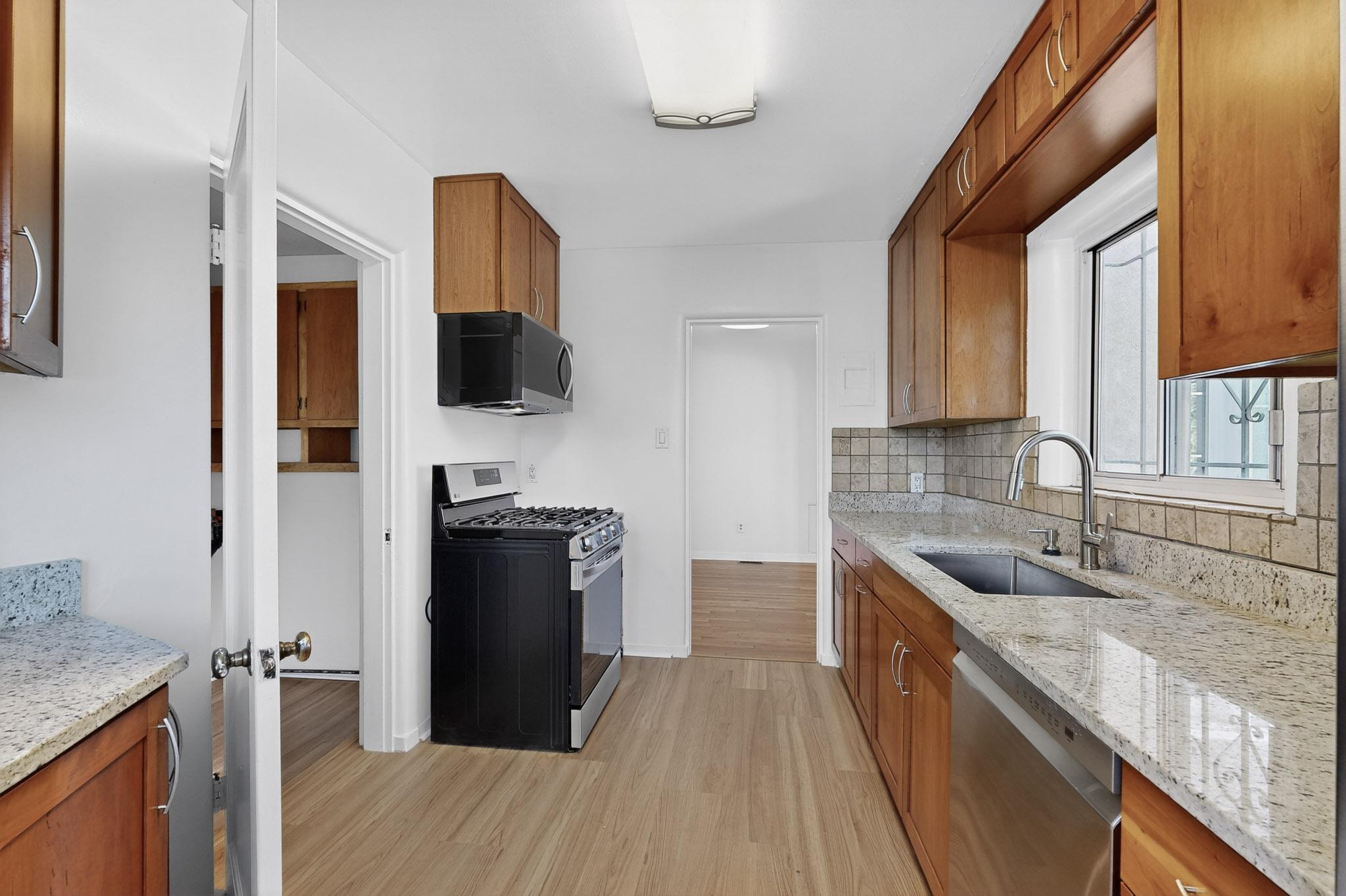 329 LAGUAYRA Drive NE