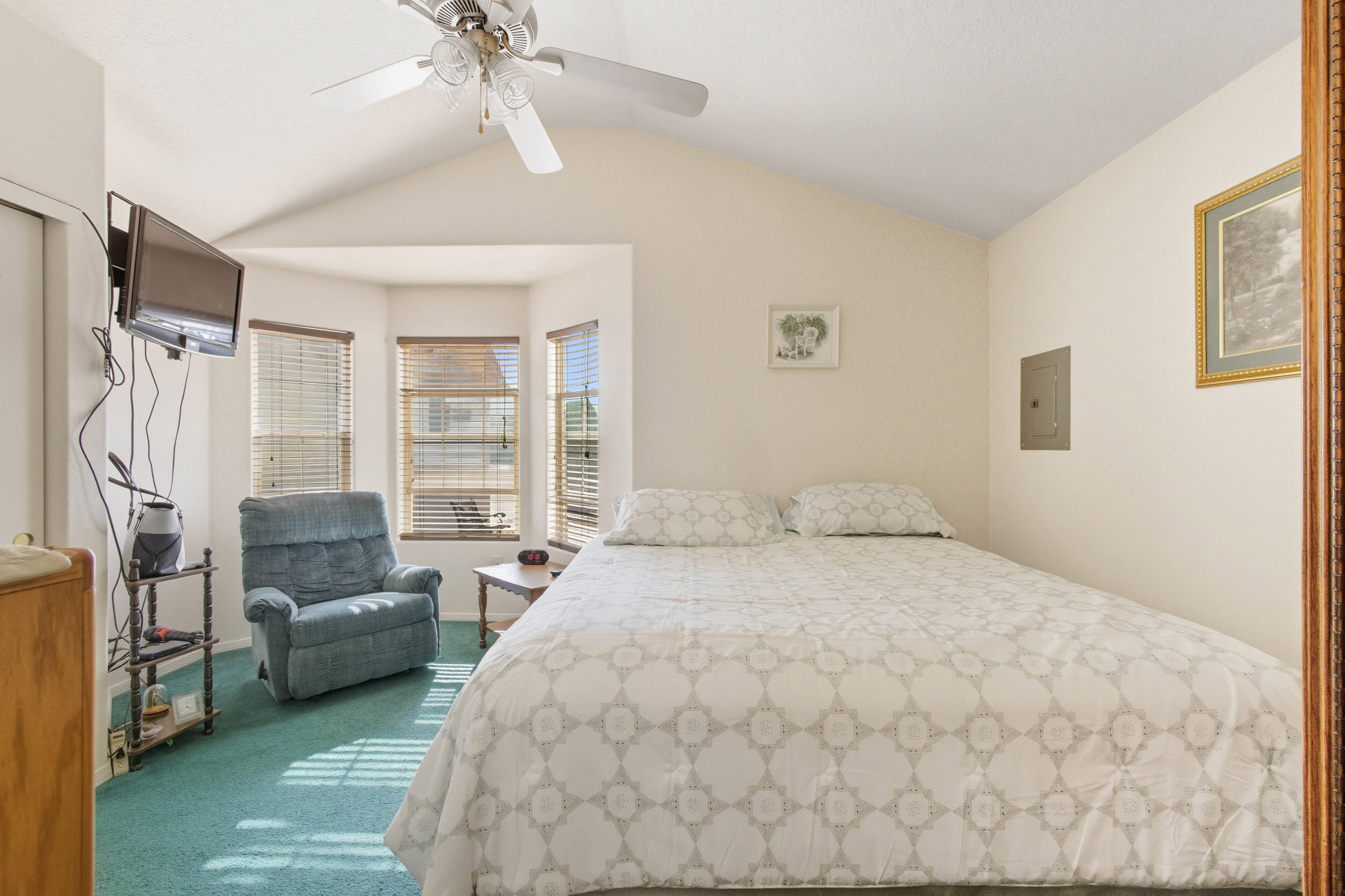 1520 AVENIDA LAS BRISAS NW