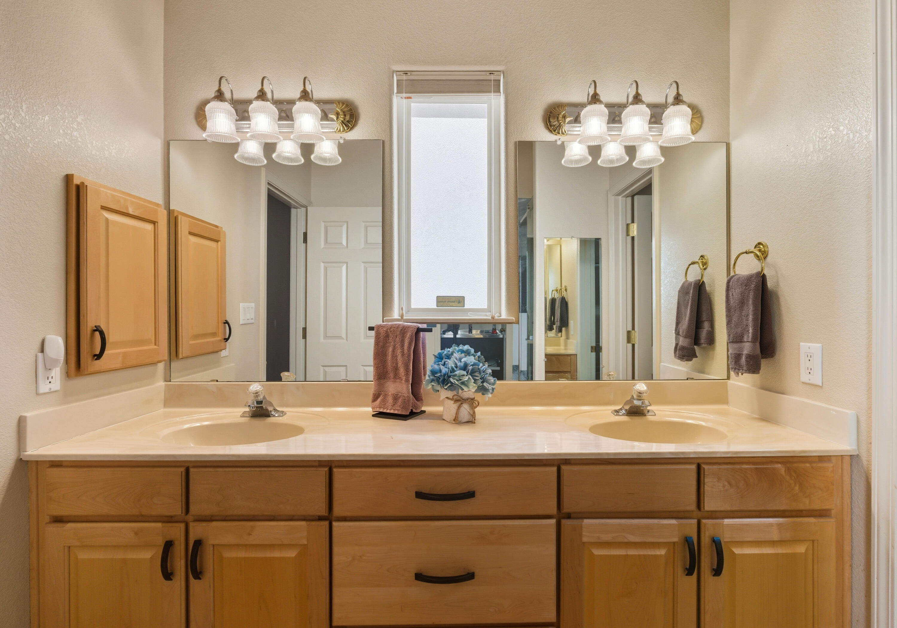 9105 SILVER SAGE Drive NE